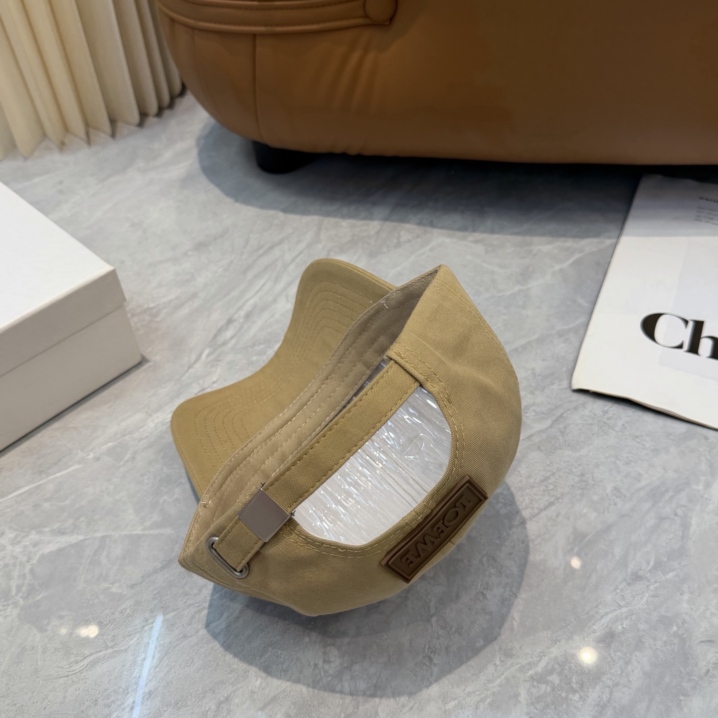 配防尘袋👒罗意威👒LOEWE新款原版原标设计棒球帽🧢质感超好，外部线条定位标准，做工精细，简约大气低价走