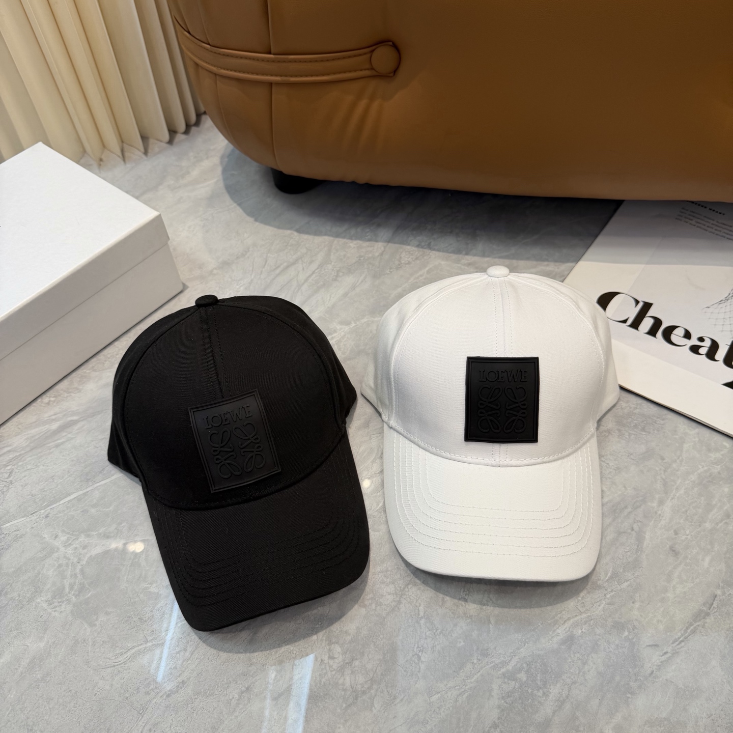 配防尘袋👒罗意威👒LOEWE新款原版原标设计棒球帽🧢质感超好，外部线条定位标准，做工精细，简约大气低价走