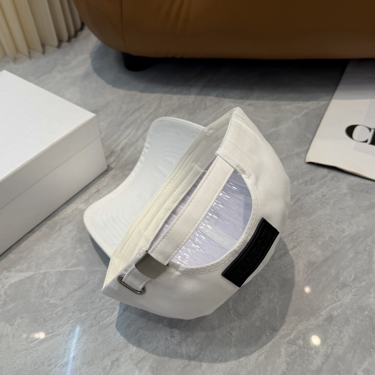 配防尘袋👒罗意威👒LOEWE新款原版原标设计棒球帽🧢质感超好，外部线条定位标准，做工精细，简约大气低价走