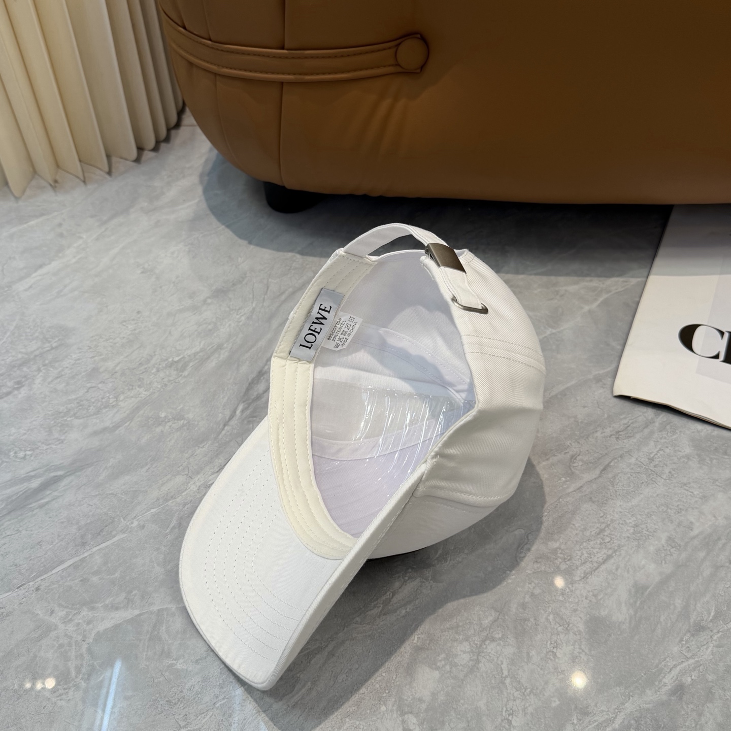 配防尘袋👒罗意威👒LOEWE新款原版原标设计棒球帽🧢质感超好，外部线条定位标准，做工精细，简约大气低价走