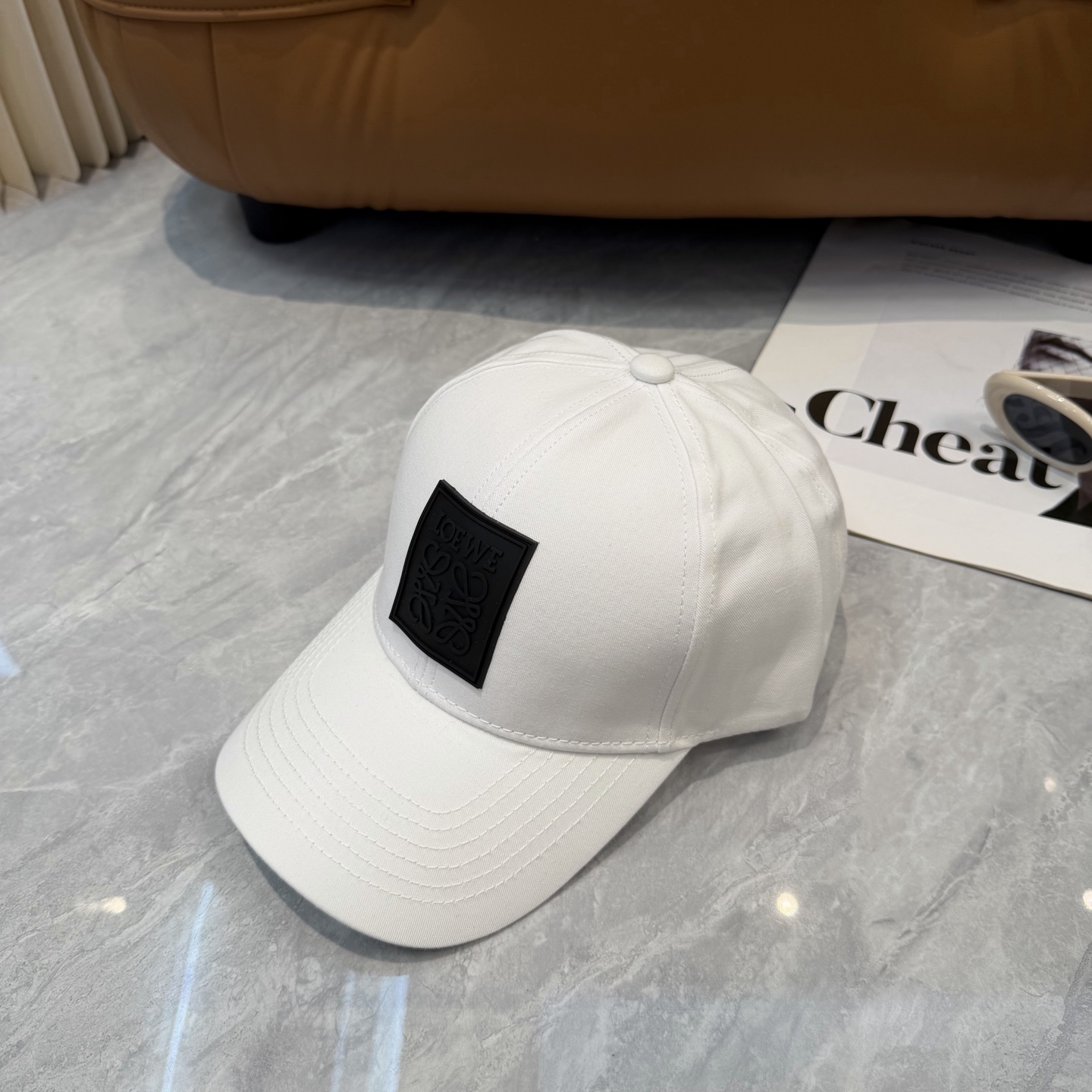 配防尘袋👒罗意威👒LOEWE新款原版原标设计棒球帽🧢质感超好，外部线条定位标准，做工精细，简约大气低价走