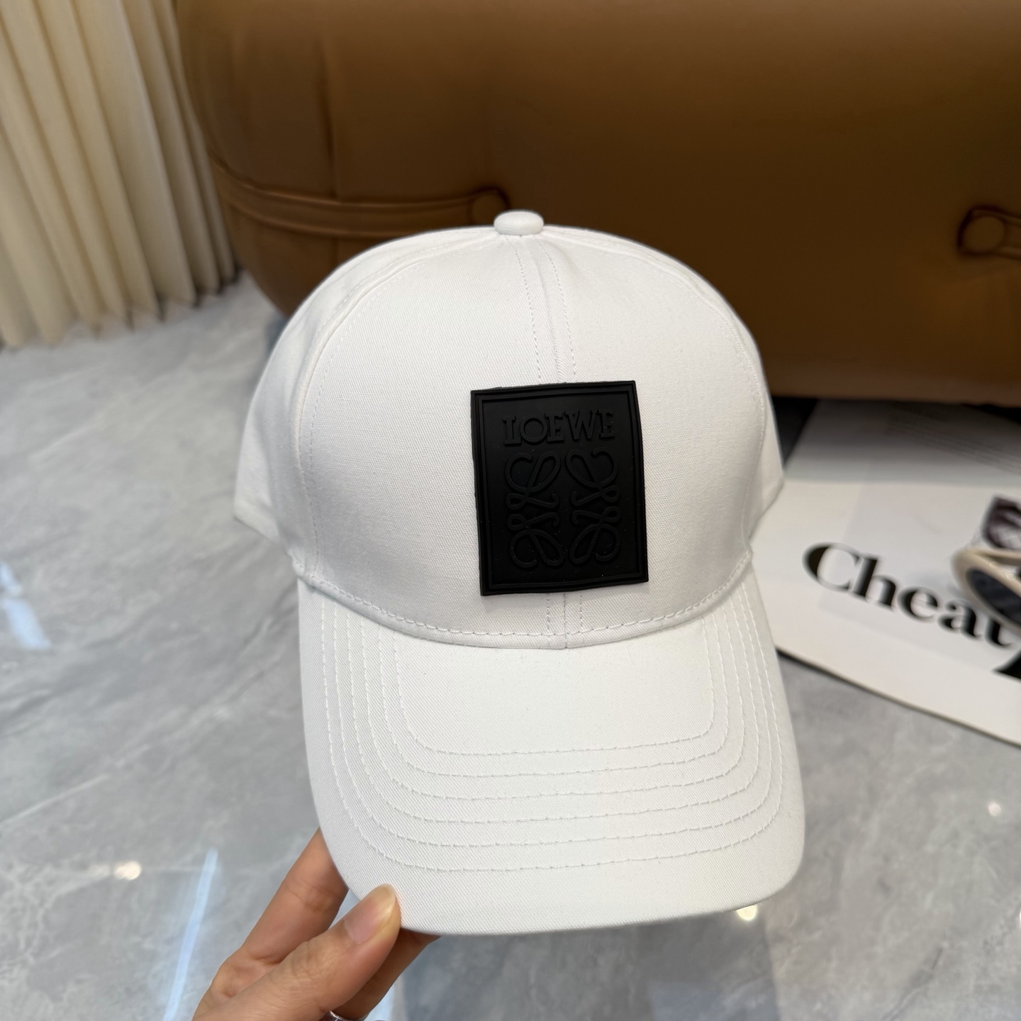 配防尘袋👒罗意威👒LOEWE新款原版原标设计棒球帽🧢质感超好，外部线条定位标准，做工精细，简约大气低价走