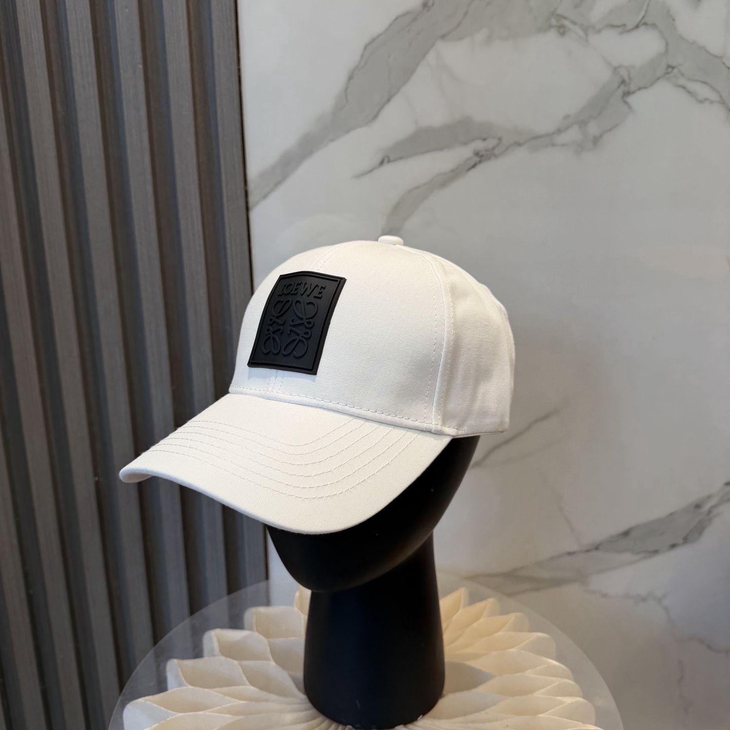 配防尘袋👒罗意威👒LOEWE新款原版原标设计棒球帽🧢质感超好，外部线条定位标准，做工精细，简约大气低价走