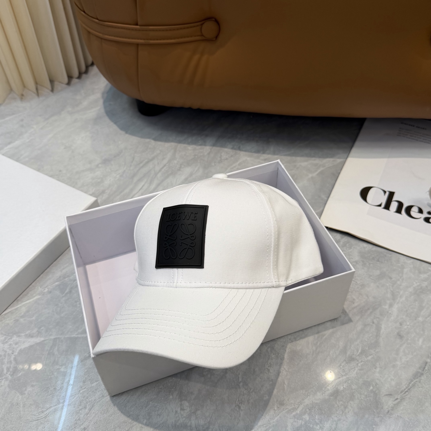 配防尘袋👒罗意威👒LOEWE新款原版原标设计棒球帽🧢质感超好，外部线条定位标准，做工精细，简约大气低价走