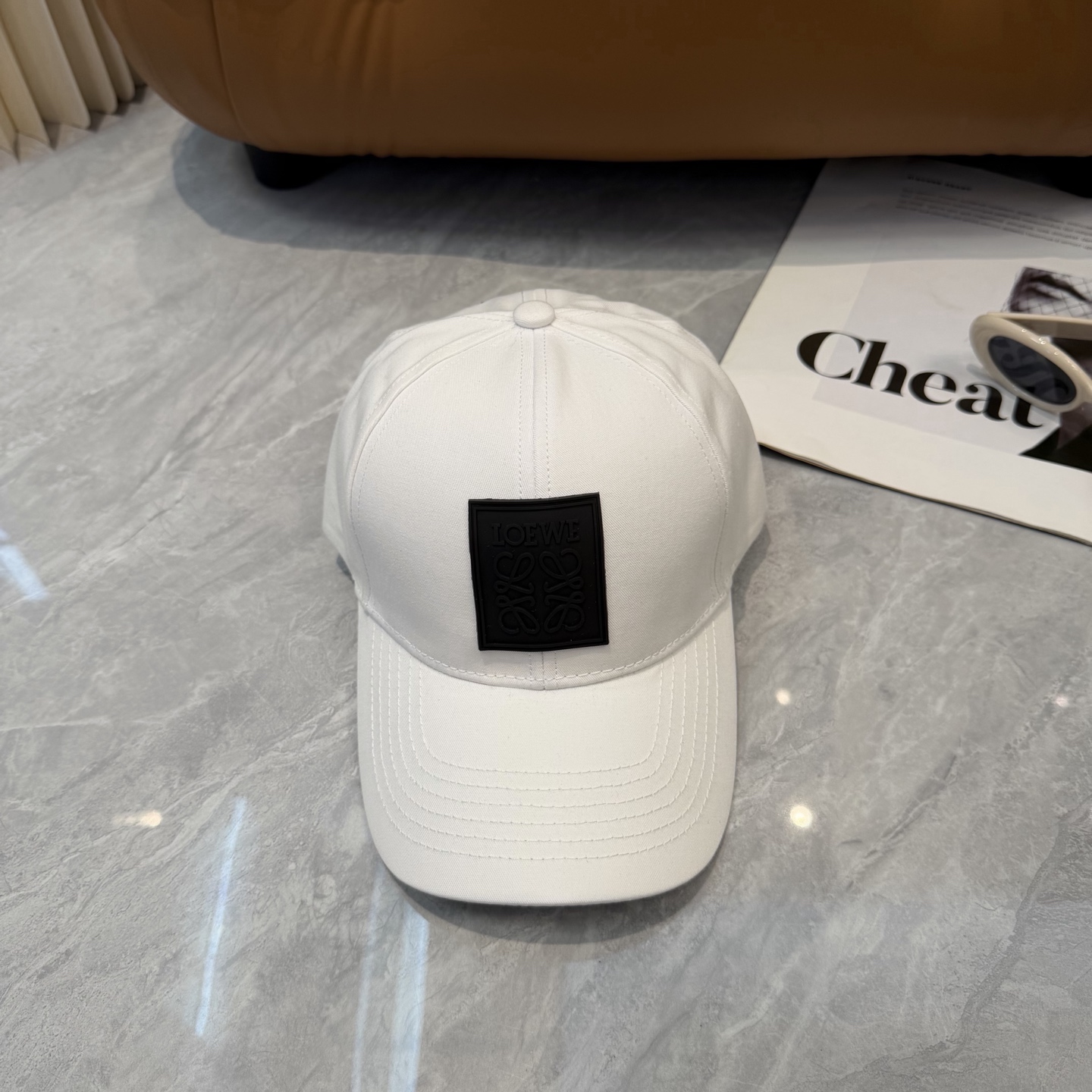 配防尘袋👒罗意威👒LOEWE新款原版原标设计棒球帽🧢质感超好，外部线条定位标准，做工精细，简约大气低价走