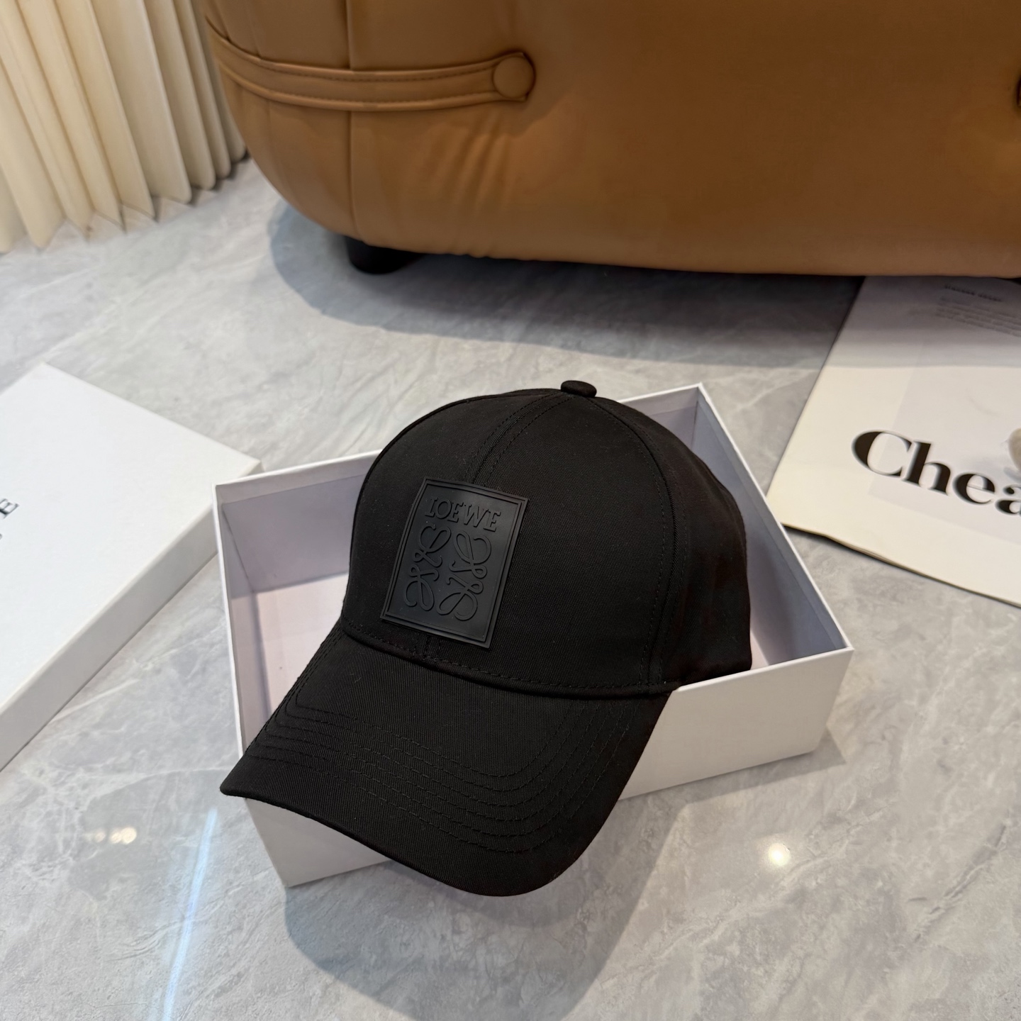 配防尘袋👒罗意威👒LOEWE新款原版原标设计棒球帽🧢质感超好，外部线条定位标准，做工精细，简约大气低价走