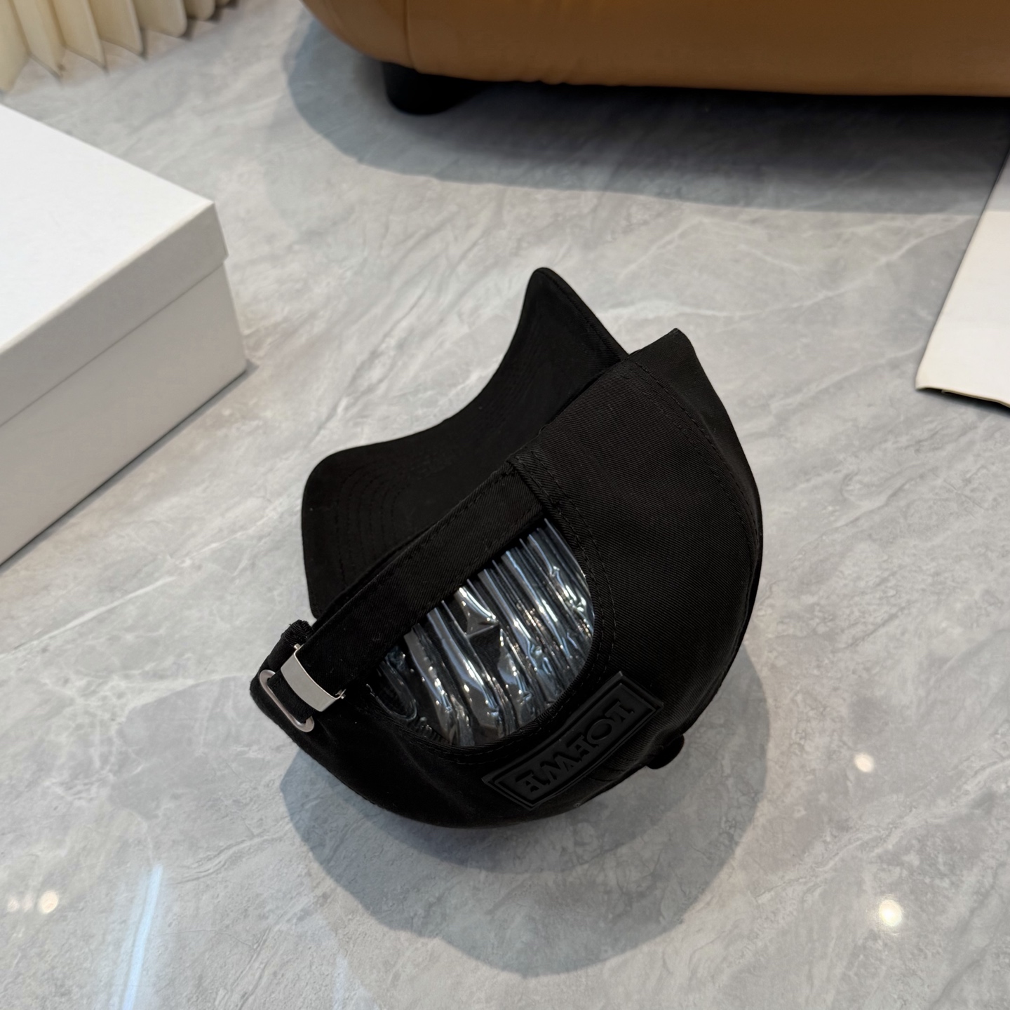 配防尘袋👒罗意威👒LOEWE新款原版原标设计棒球帽🧢质感超好，外部线条定位标准，做工精细，简约大气低价走