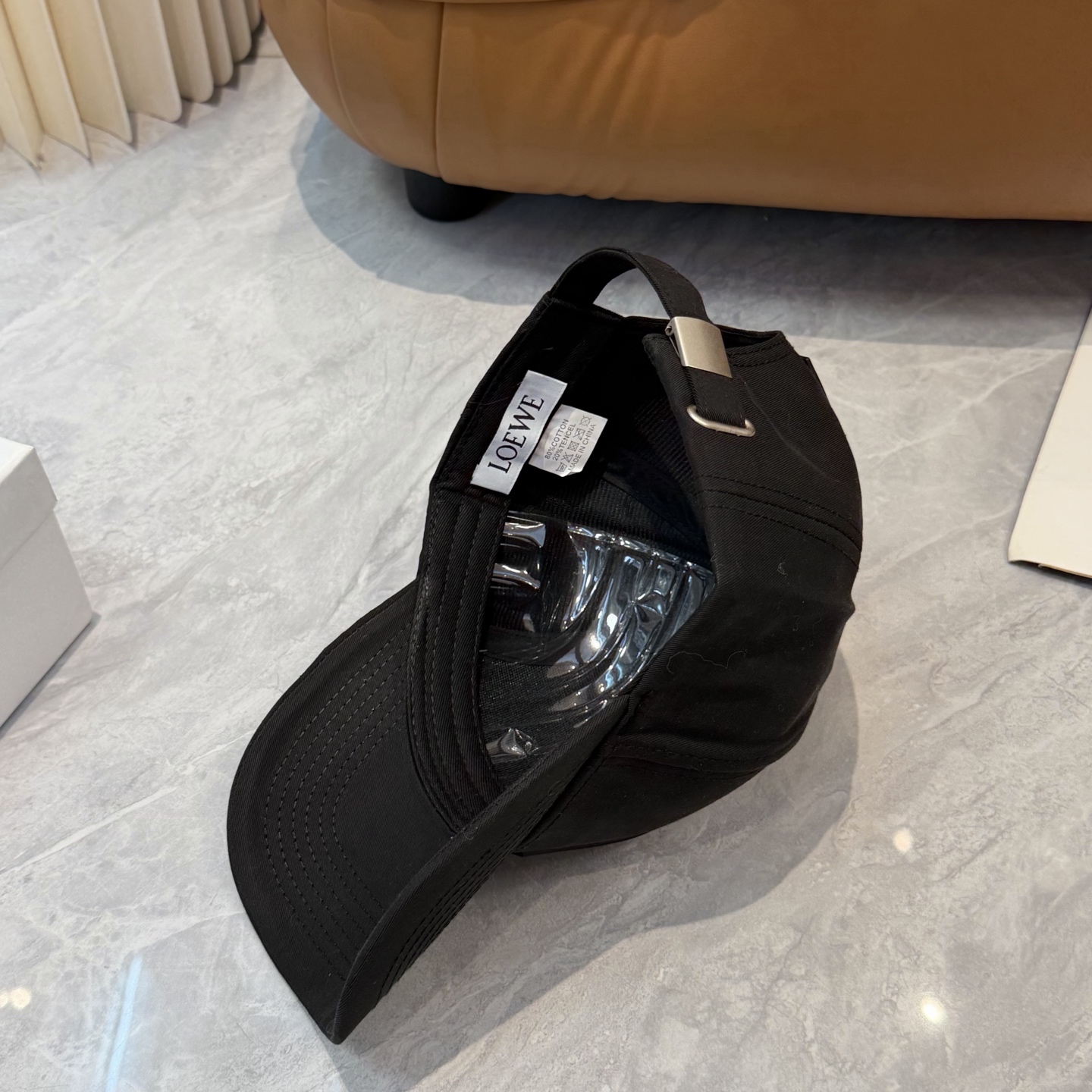 配防尘袋👒罗意威👒LOEWE新款原版原标设计棒球帽🧢质感超好，外部线条定位标准，做工精细，简约大气低价走