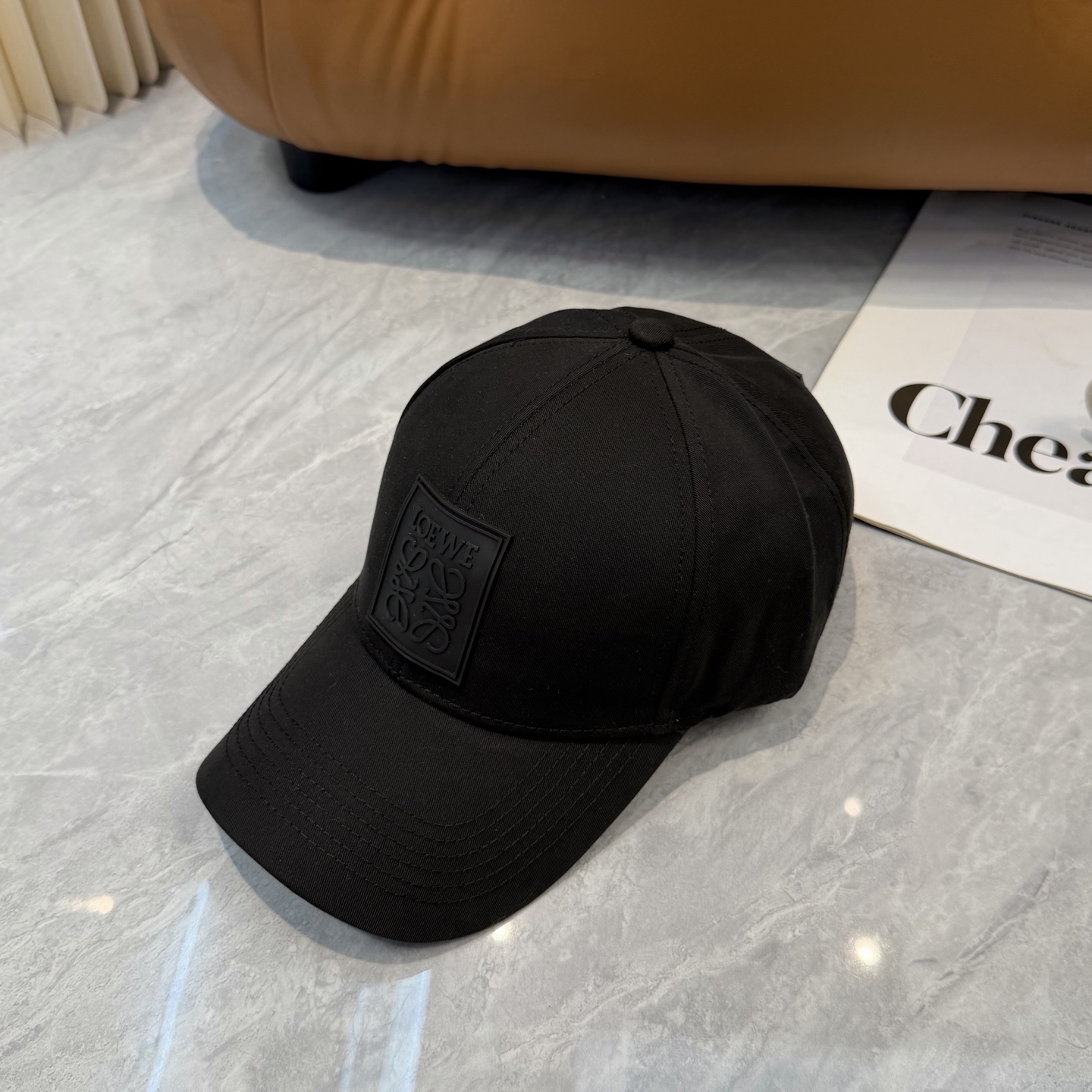 配防尘袋👒罗意威👒LOEWE新款原版原标设计棒球帽🧢质感超好，外部线条定位标准，做工精细，简约大气低价走