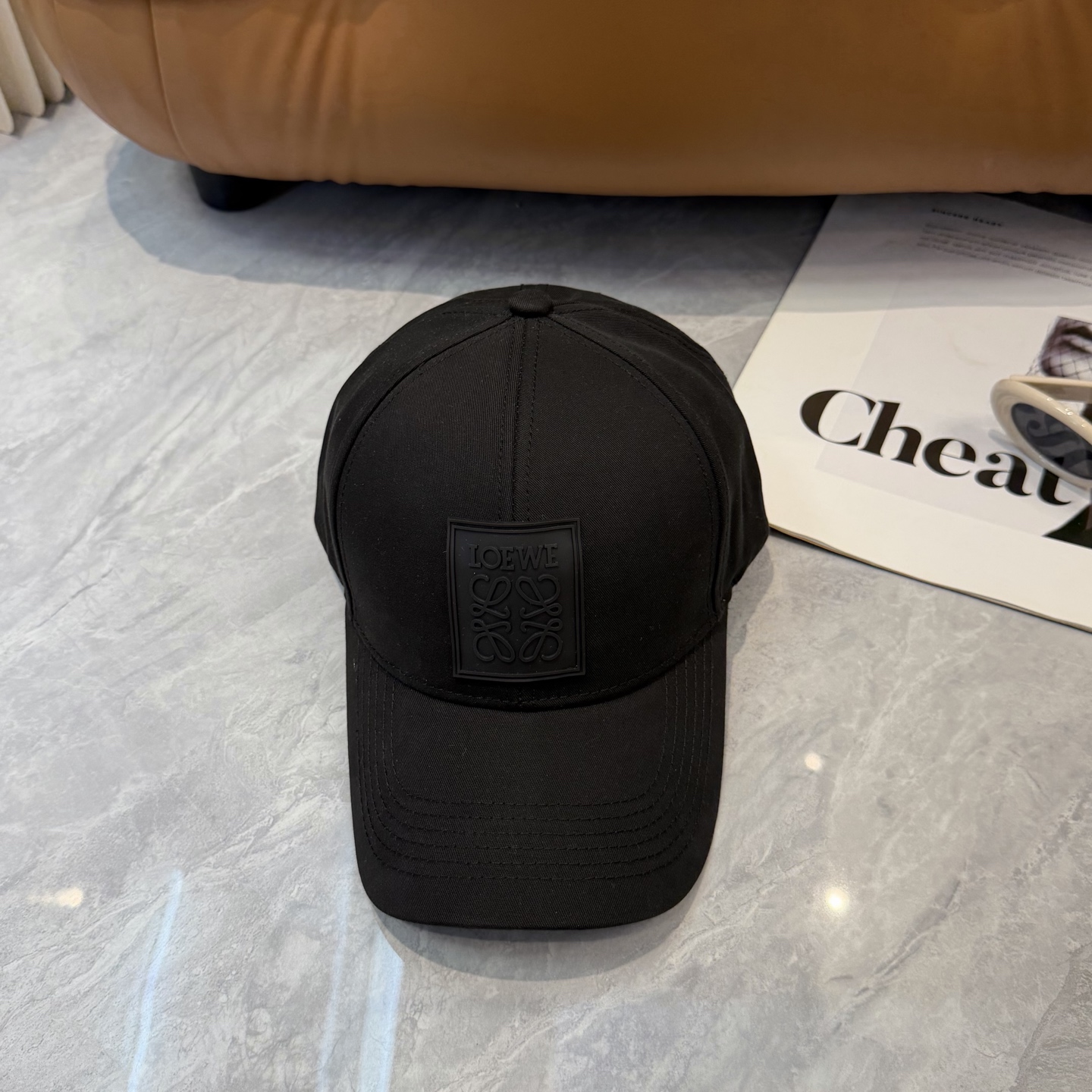 配防尘袋👒罗意威👒LOEWE新款原版原标设计棒球帽🧢质感超好，外部线条定位标准，做工精细，简约大气低价走