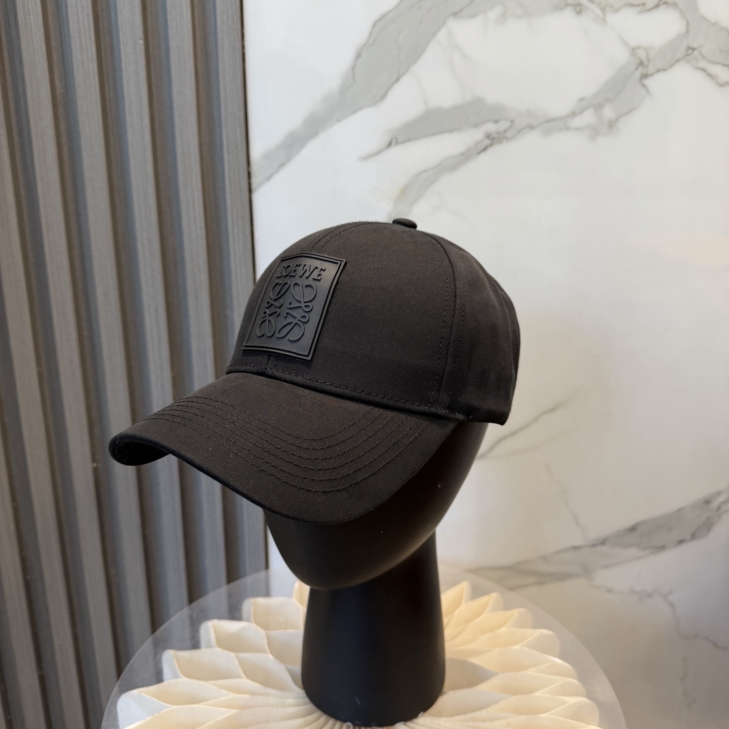 配防尘袋👒罗意威👒LOEWE新款原版原标设计棒球帽🧢质感超好，外部线条定位标准，做工精细，简约大气低价走