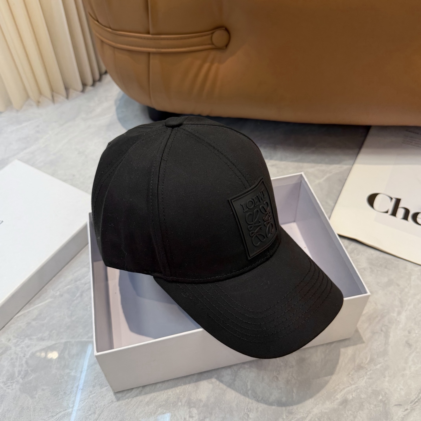 配防尘袋👒罗意威👒LOEWE新款原版原标设计棒球帽🧢质感超好，外部线条定位标准，做工精细，简约大气低价走