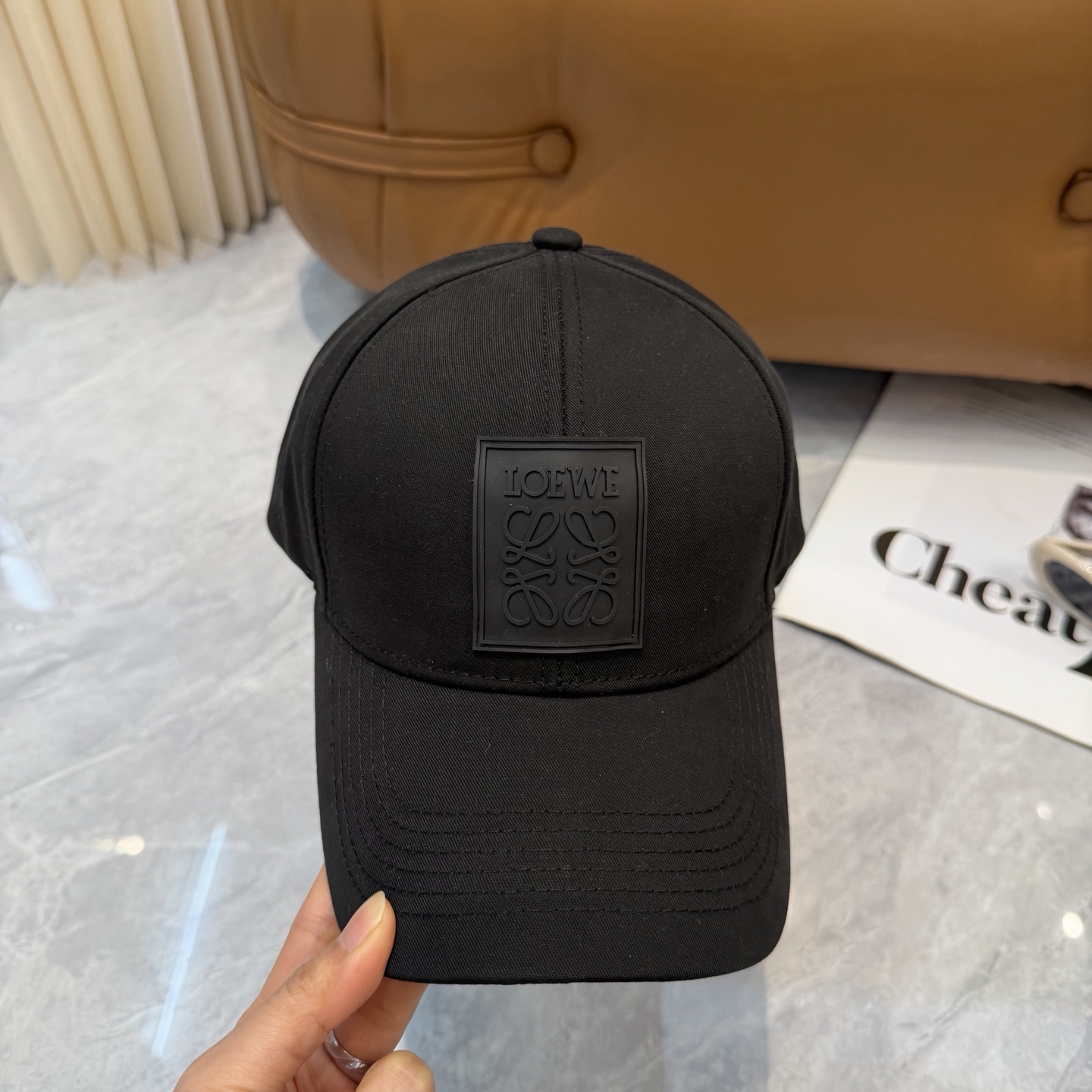 配防尘袋👒罗意威👒LOEWE新款原版原标设计棒球帽🧢质感超好，外部线条定位标准，做工精细，简约大气低价走