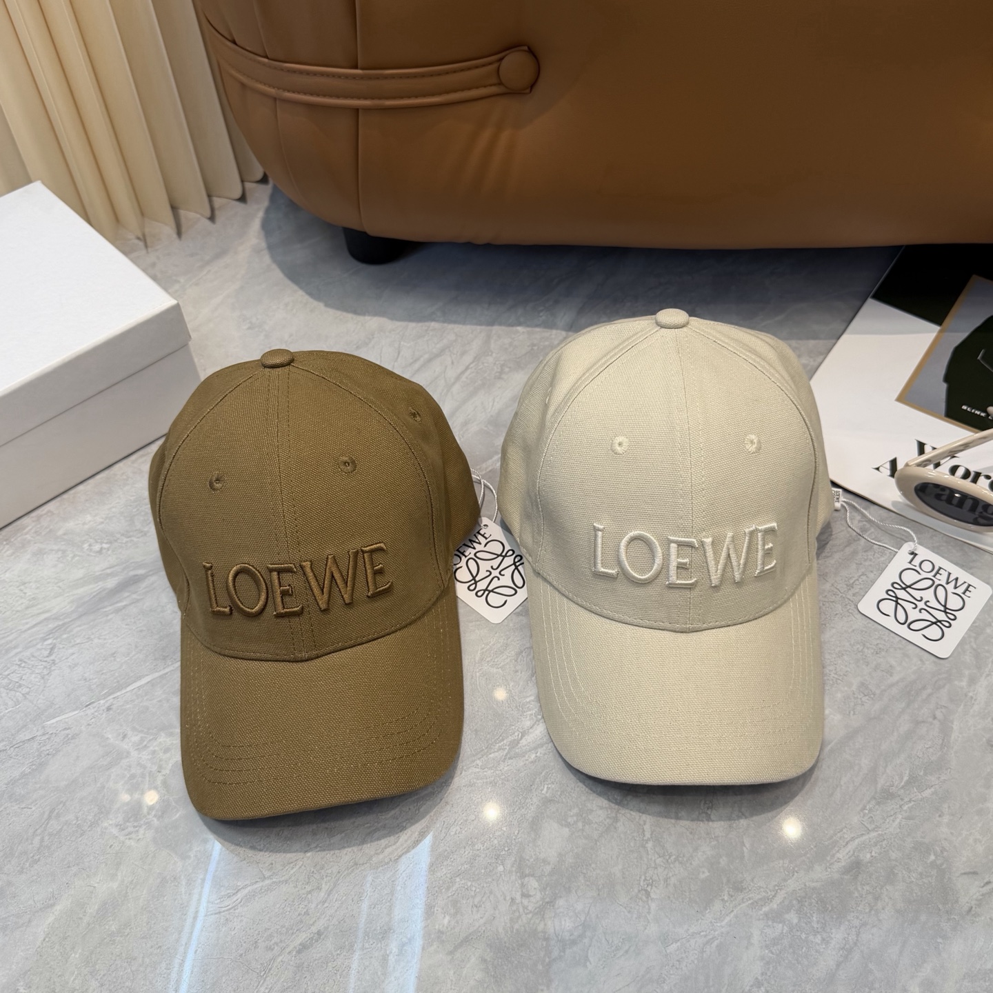 配防尘袋👒罗意威👒LOEWE新款刺绣棒球帽🧢质感超好，外部线条定位标准，做工精细，简约大气低价走量！