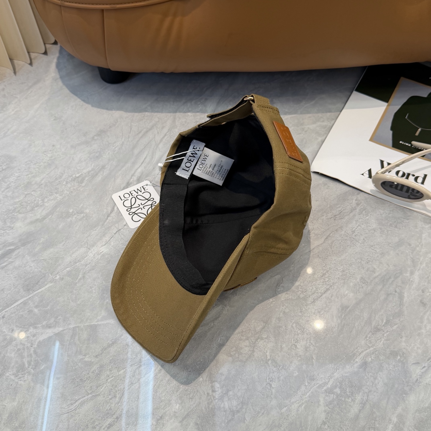 Loewe 罗意威 LOEWE新款刺绣棒球帽，外部线条定位标准，做工精细，简约 低价走量