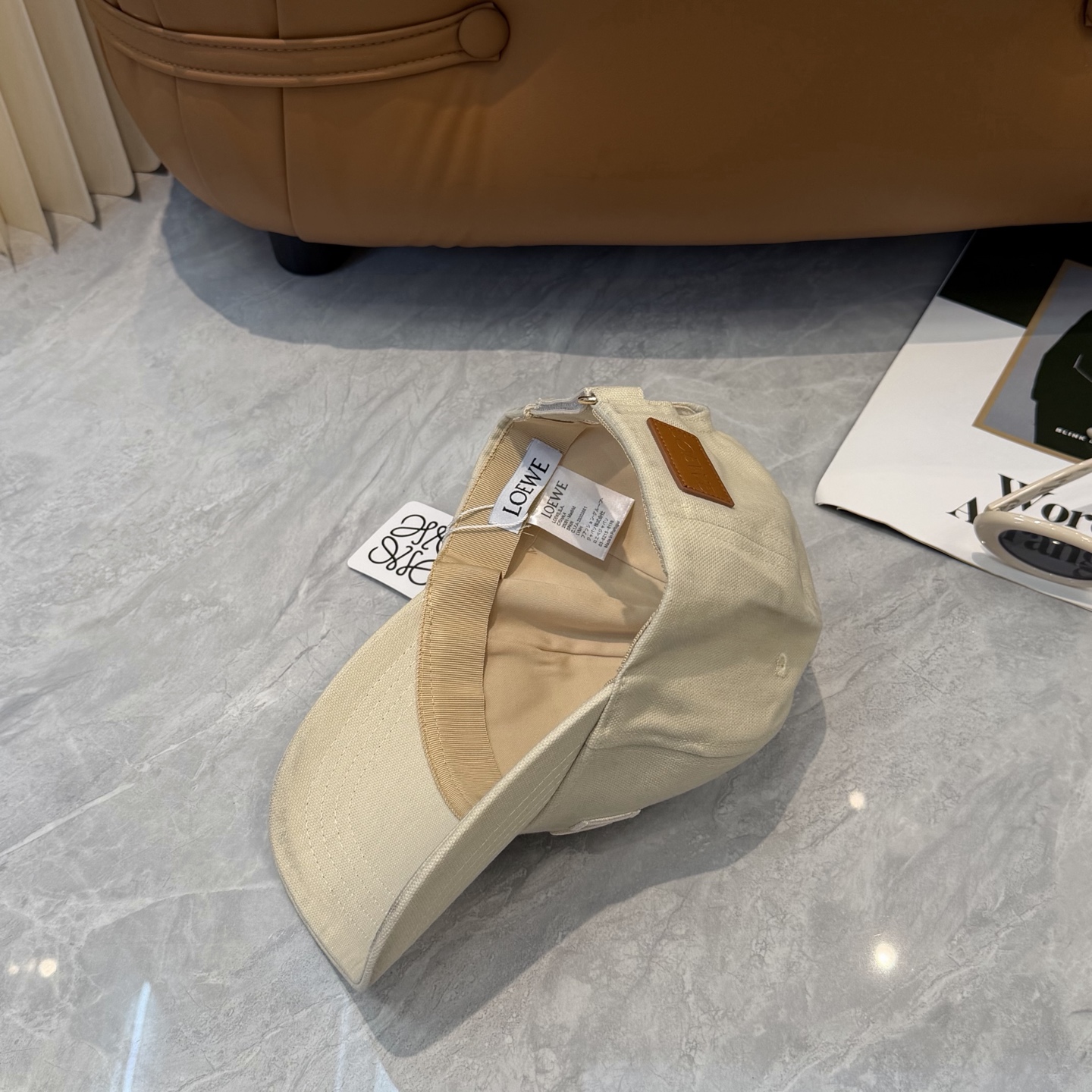 Loewe 罗意威 LOEWE新款刺绣棒球帽，外部线条定位标准，做工精细，简约 低价走量