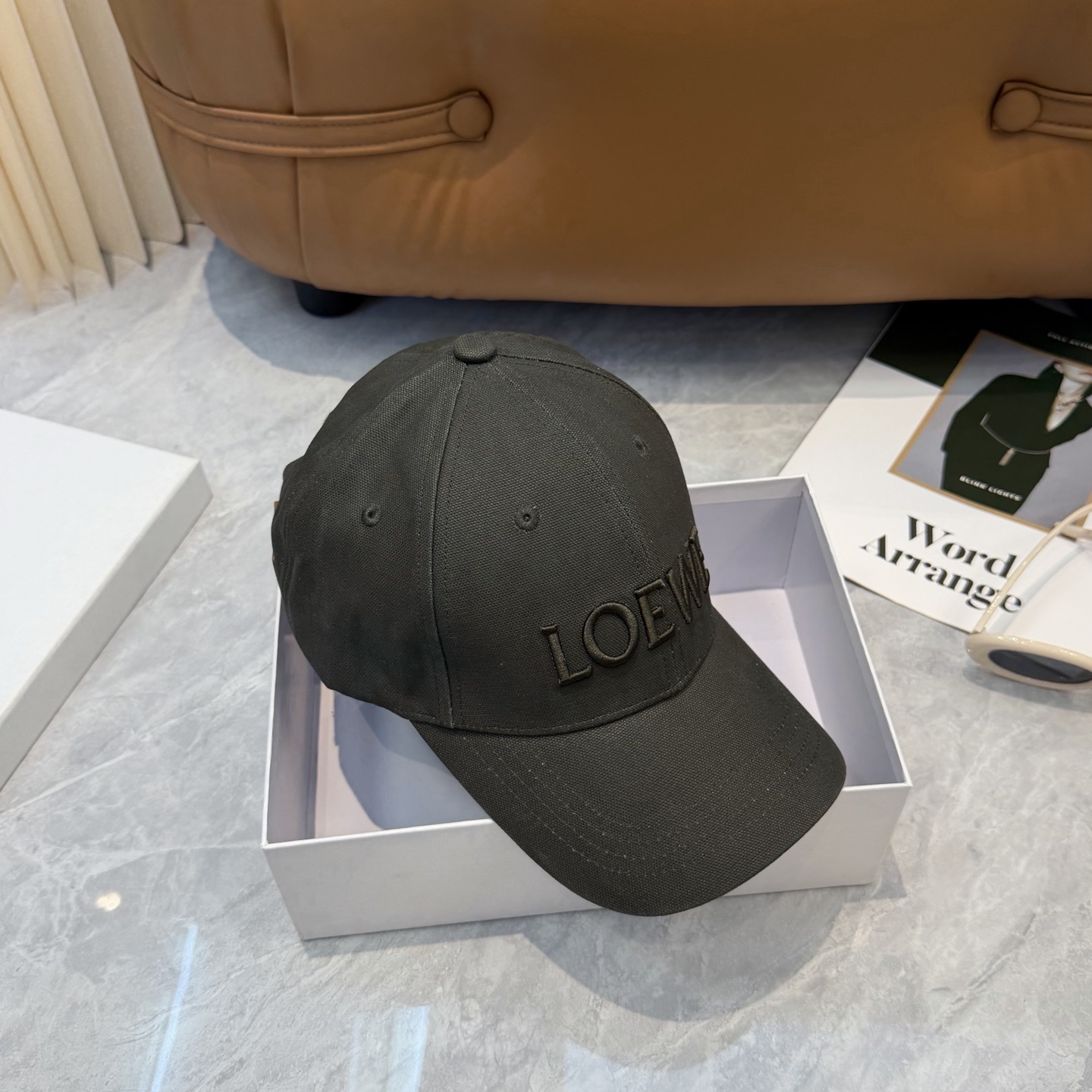 Loewe 罗意威 LOEWE新款刺绣棒球帽，外部线条定位标准，做工精细，简约 低价走量