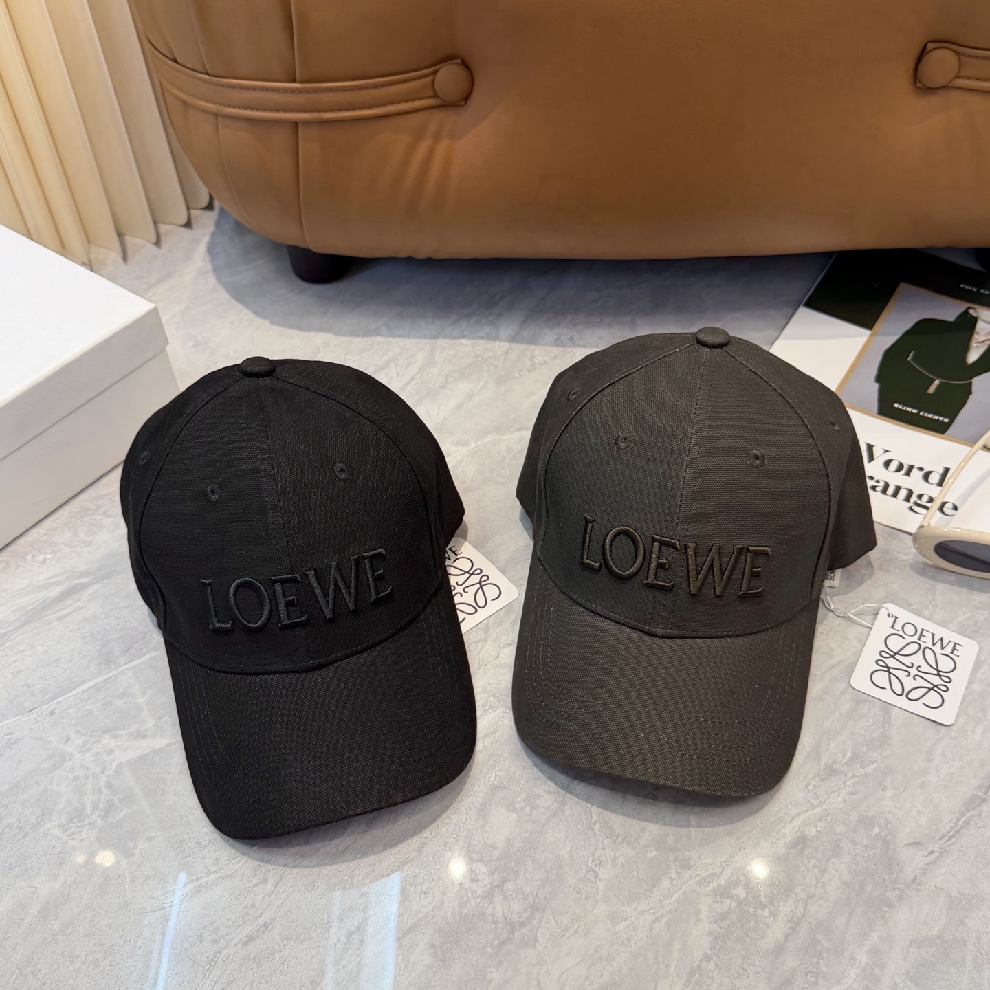 配防尘袋👒罗意威👒LOEWE新款刺绣棒球帽🧢质感超好，外部线条定位标准，做工精细，简约大气低价走量！