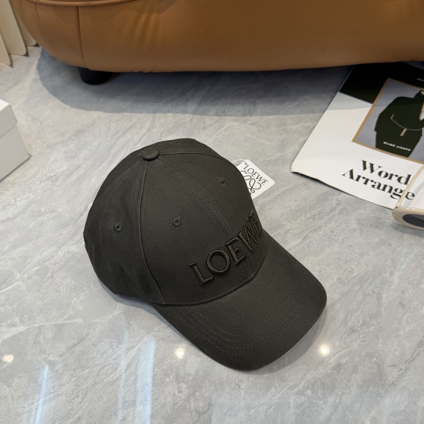 配防尘袋👒罗意威👒LOEWE新款刺绣棒球帽🧢质感超好，外部线条定位标准，做工精细，简约大气低价走量！