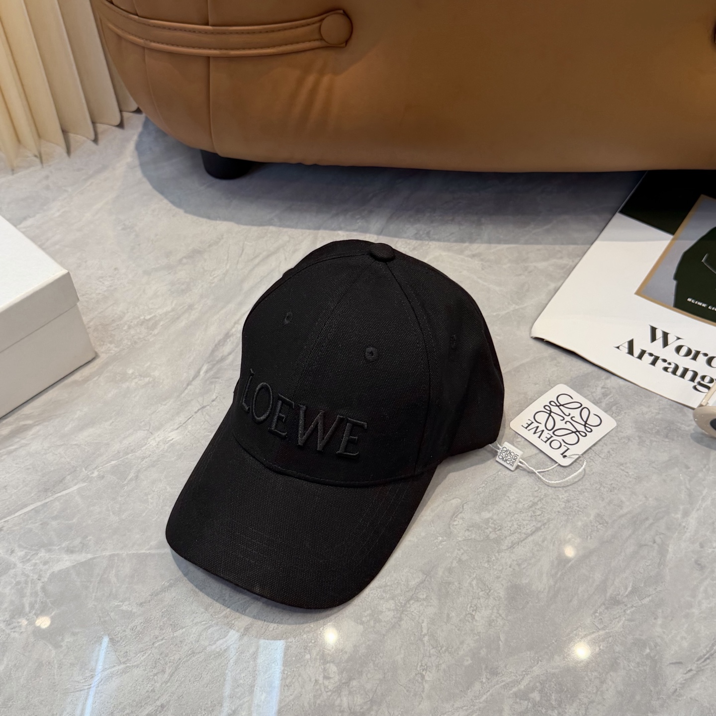 Loewe 罗意威 LOEWE新款刺绣棒球帽，外部线条定位标准，做工精细，简约 低价走量
