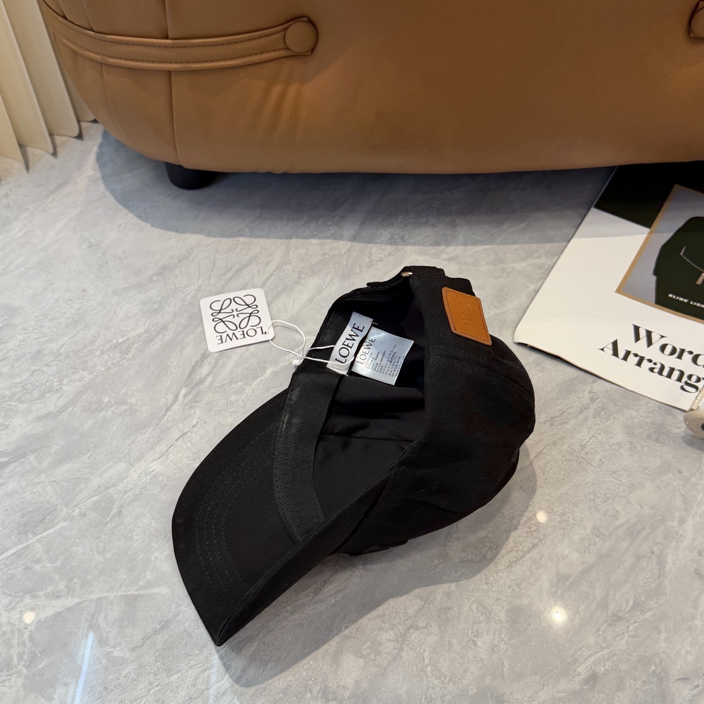 Loewe 罗意威 LOEWE新款刺绣棒球帽，外部线条定位标准，做工精细，简约 低价走量
