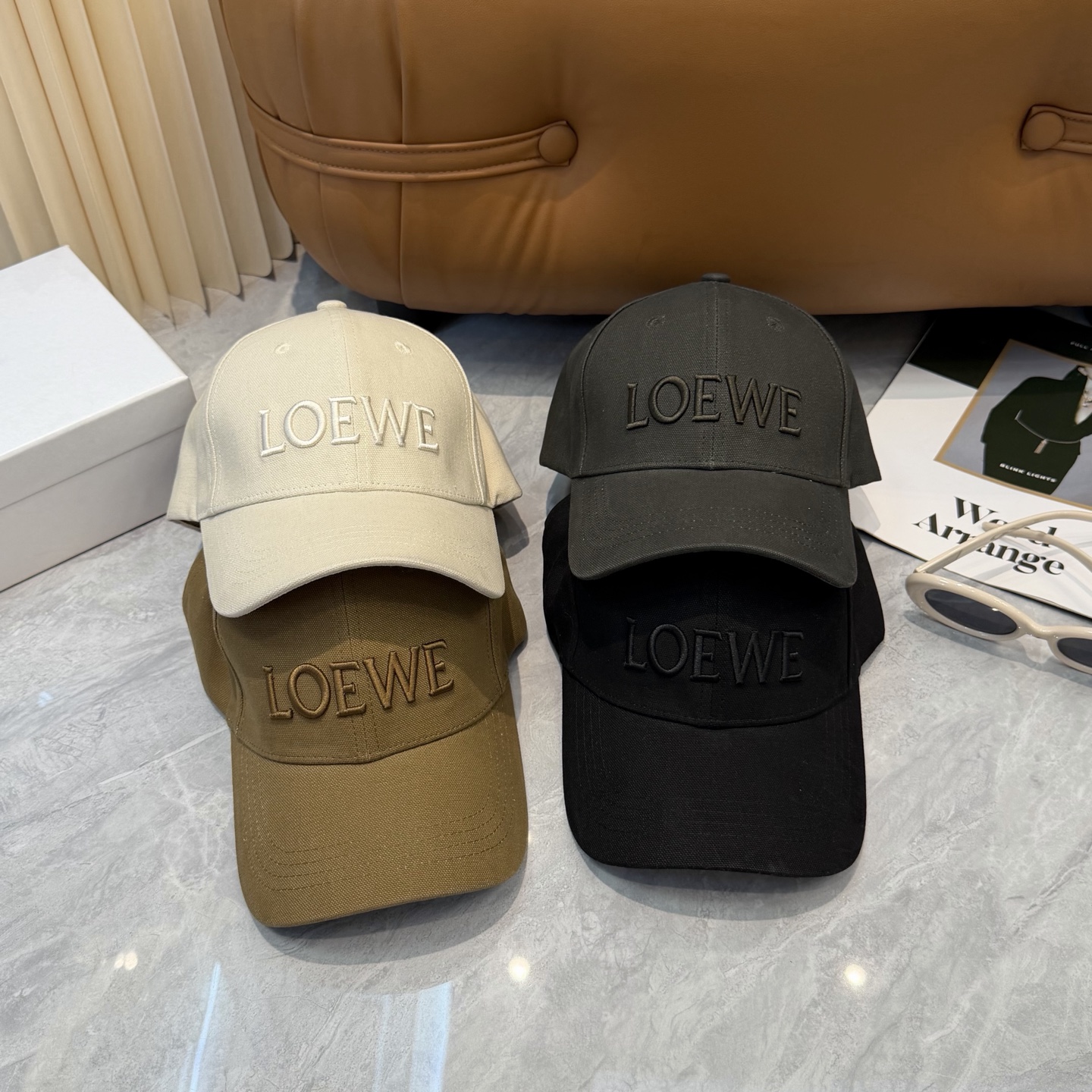 配防尘袋👒罗意威👒LOEWE新款刺绣棒球帽🧢质感超好，外部线条定位标准，做工精细，简约大气低价走量！