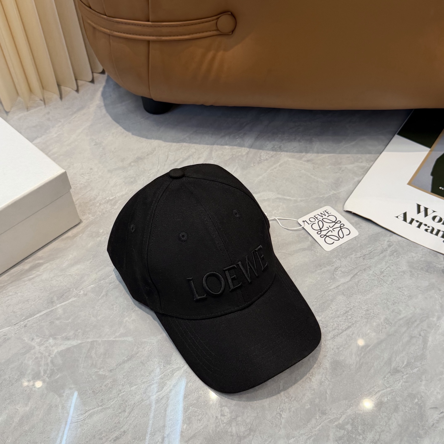 配防尘袋👒罗意威👒LOEWE新款刺绣棒球帽🧢质感超好，外部线条定位标准，做工精细，简约大气低价走量！