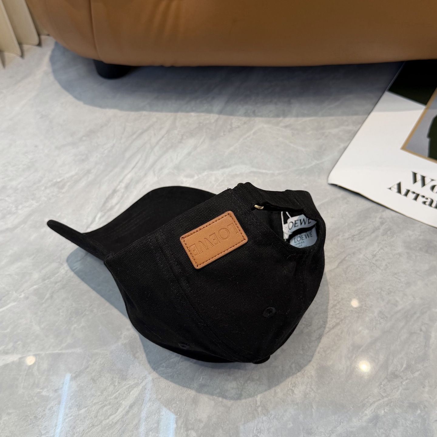 Loewe 罗意威 LOEWE新款刺绣棒球帽，外部线条定位标准，做工精细，简约 低价走量
