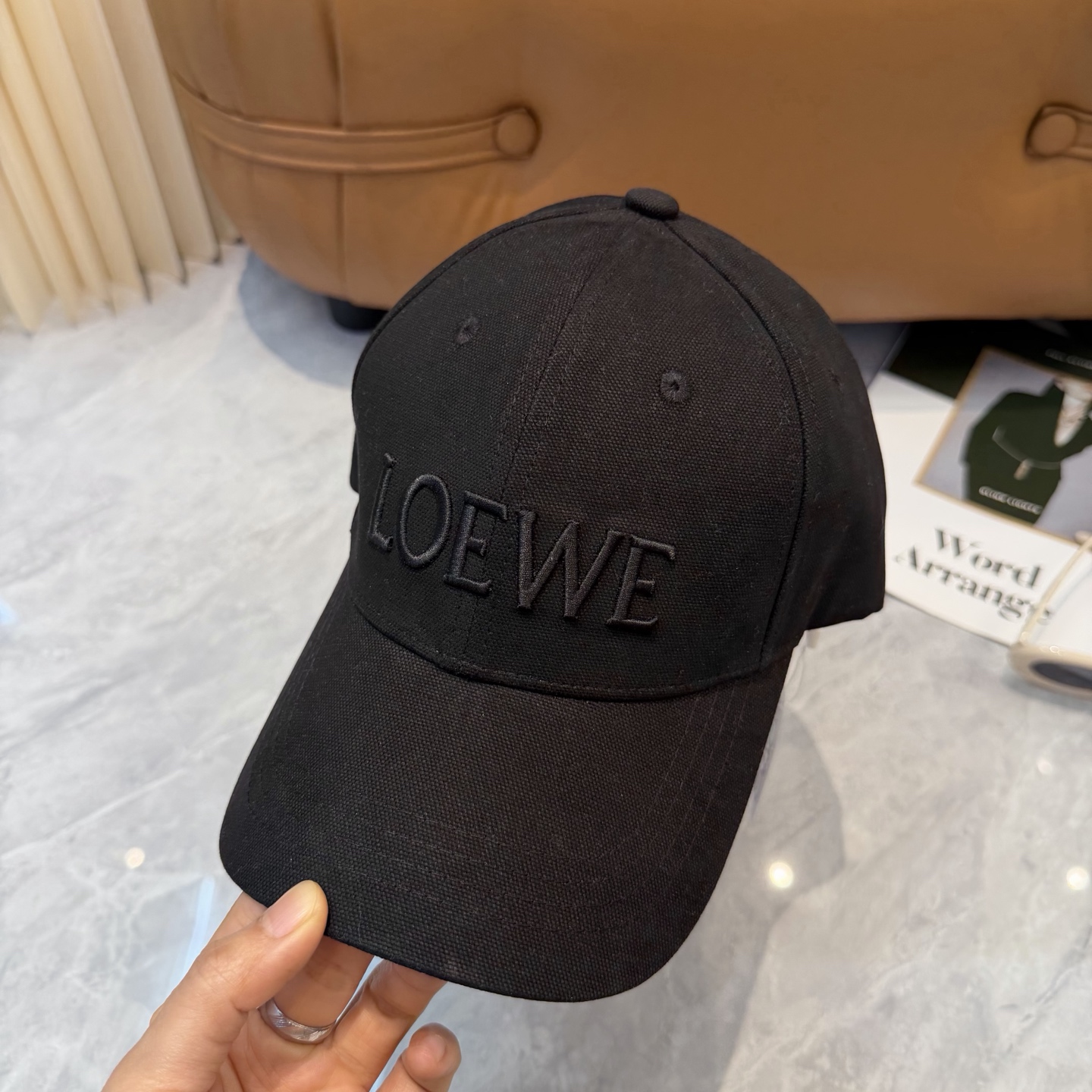 Loewe 罗意威 LOEWE新款刺绣棒球帽，外部线条定位标准，做工精细，简约 低价走量