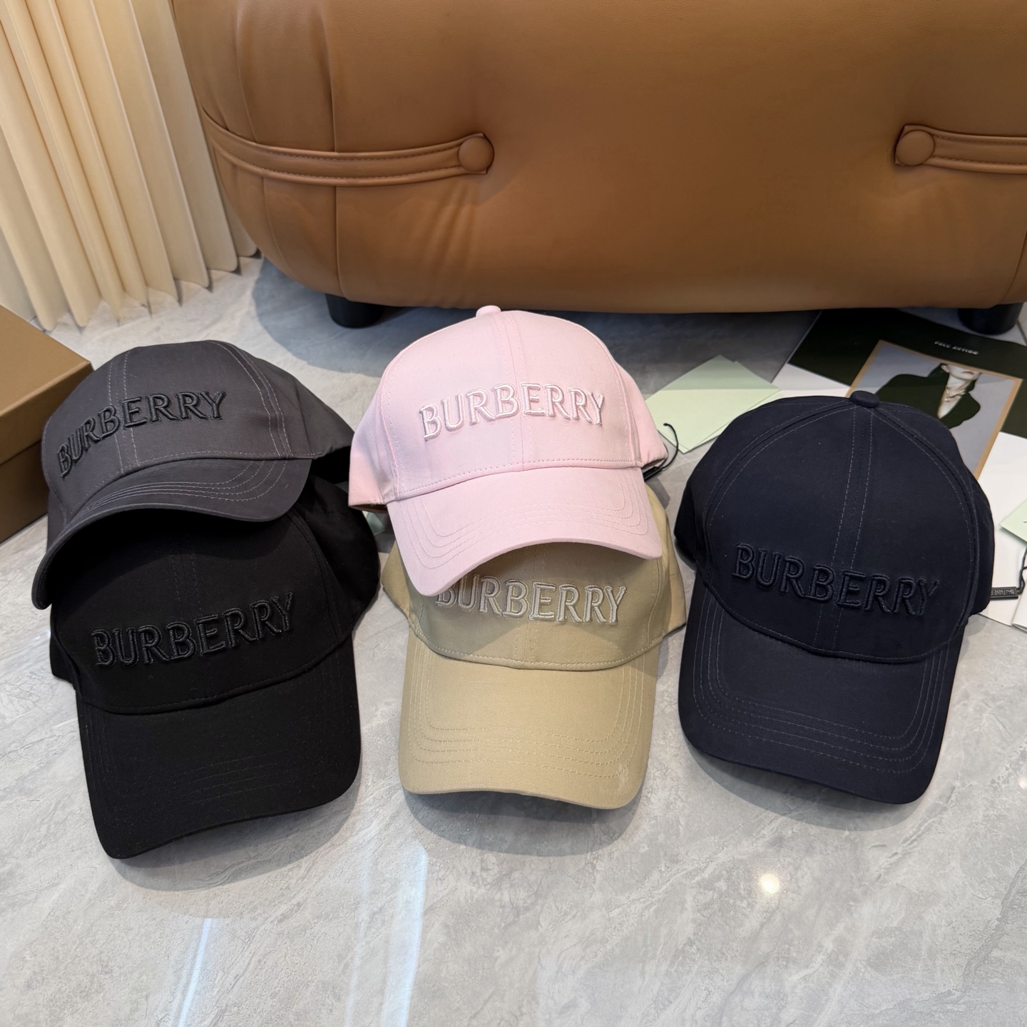 🧢Burberry（巴宝莉）新款刺绣棒球帽  专柜热卖款纯棉内里，完美版型，原厂品质，独家实物拍摄，男女