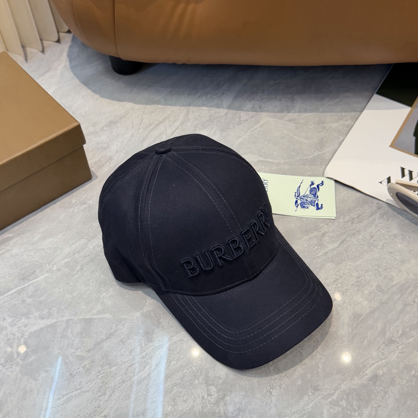 🧢Burberry（巴宝莉）新款刺绣棒球帽  专柜热卖款纯棉内里，完美版型，原厂品质，独家实物拍摄，男女
