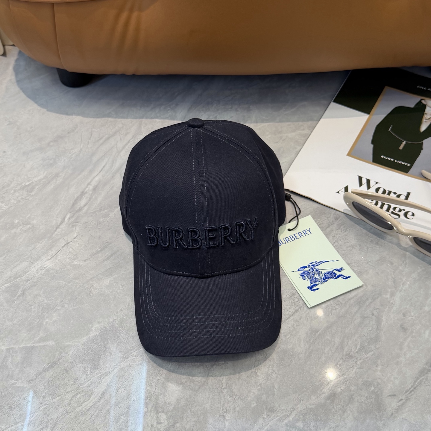 🧢Burberry（巴宝莉）新款刺绣棒球帽  专柜热卖款纯棉内里，完美版型，原厂品质，独家实物拍摄，男女