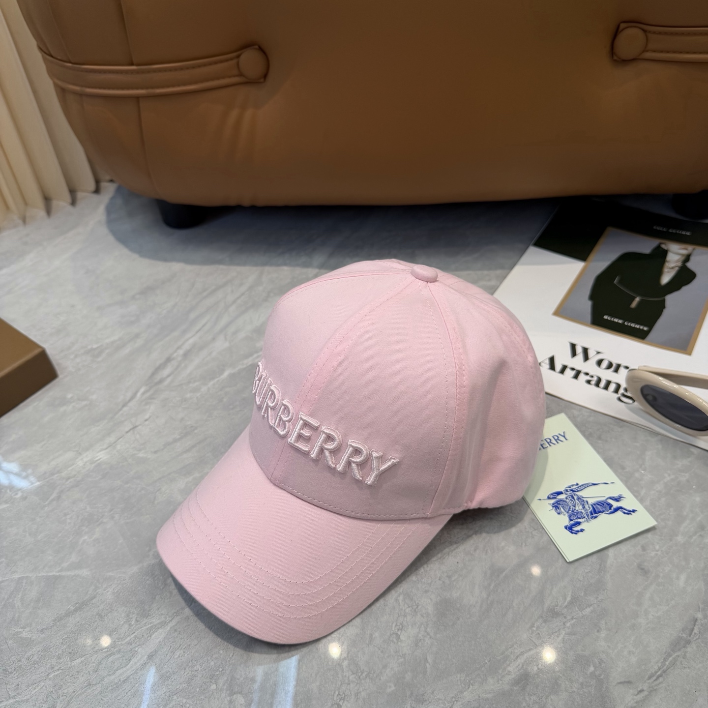 🧢Burberry（巴宝莉）新款刺绣棒球帽  专柜热卖款纯棉内里，完美版型，原厂品质，独家实物拍摄，男女