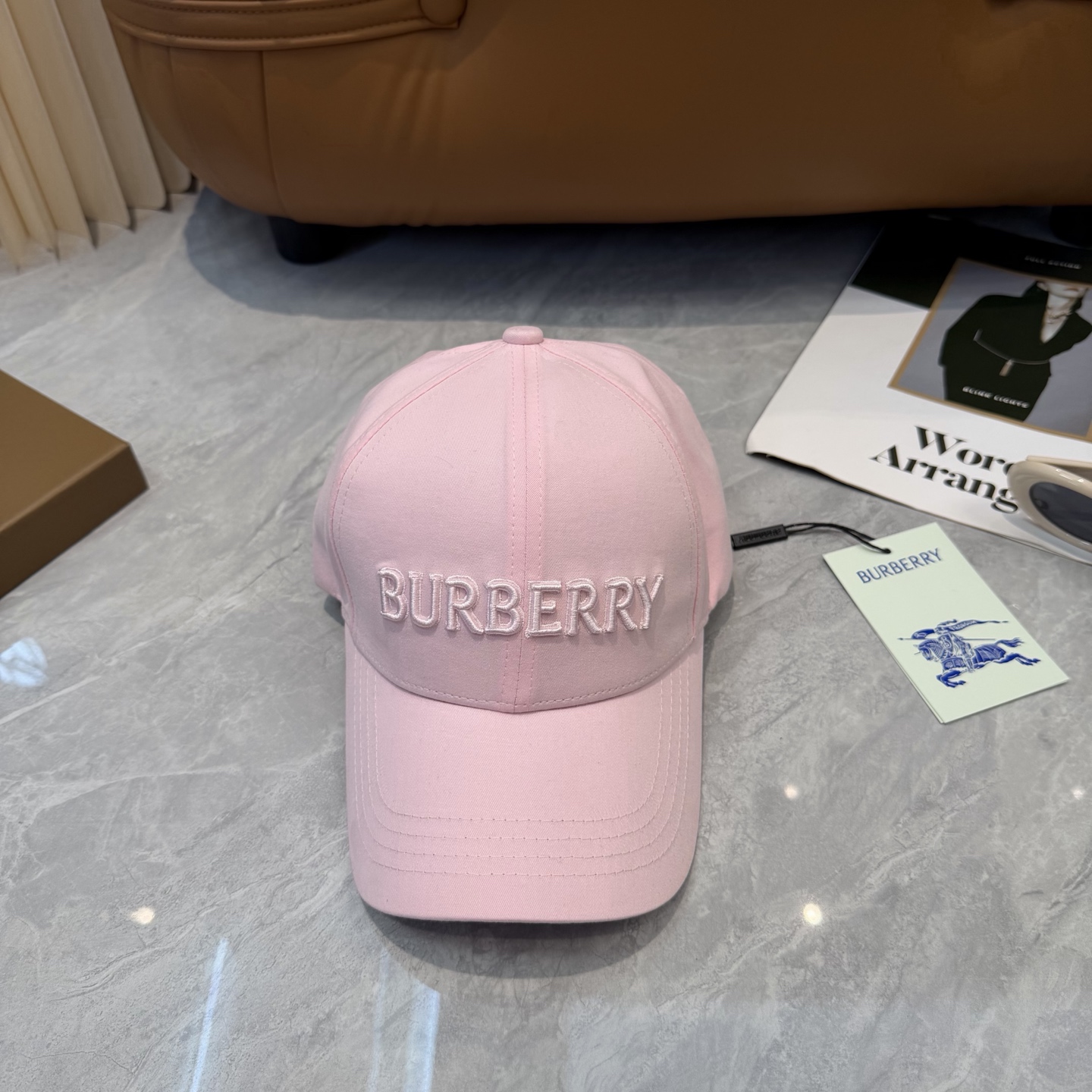🧢Burberry（巴宝莉）新款刺绣棒球帽  专柜热卖款纯棉内里，完美版型，原厂品质，独家实物拍摄，男女