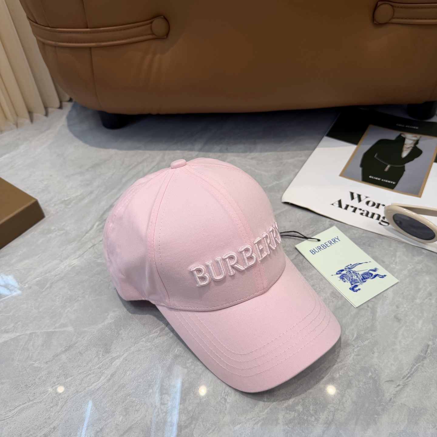 🧢Burberry（巴宝莉）新款刺绣棒球帽  专柜热卖款纯棉内里，完美版型，原厂品质，独家实物拍摄，男女