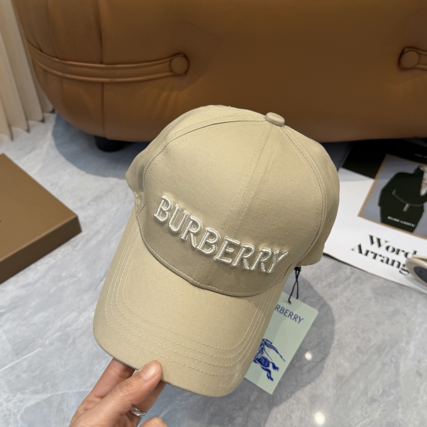 🧢Burberry（巴宝莉）新款刺绣棒球帽  专柜热卖款纯棉内里，完美版型，原厂品质，独家实物拍摄，男女