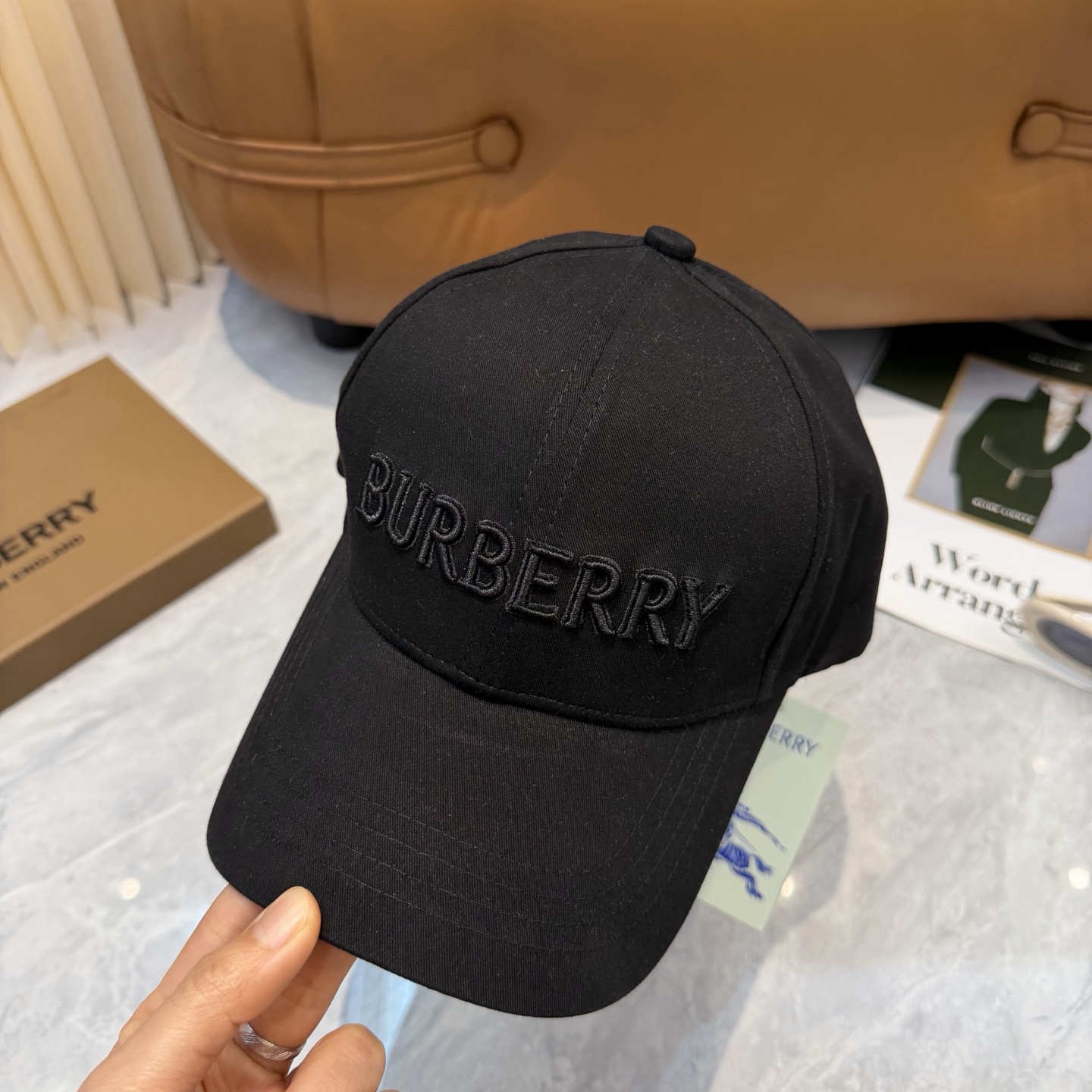 🧢Burberry（巴宝莉）新款刺绣棒球帽  专柜热卖款纯棉内里，完美版型，原厂品质，独家实物拍摄，男女