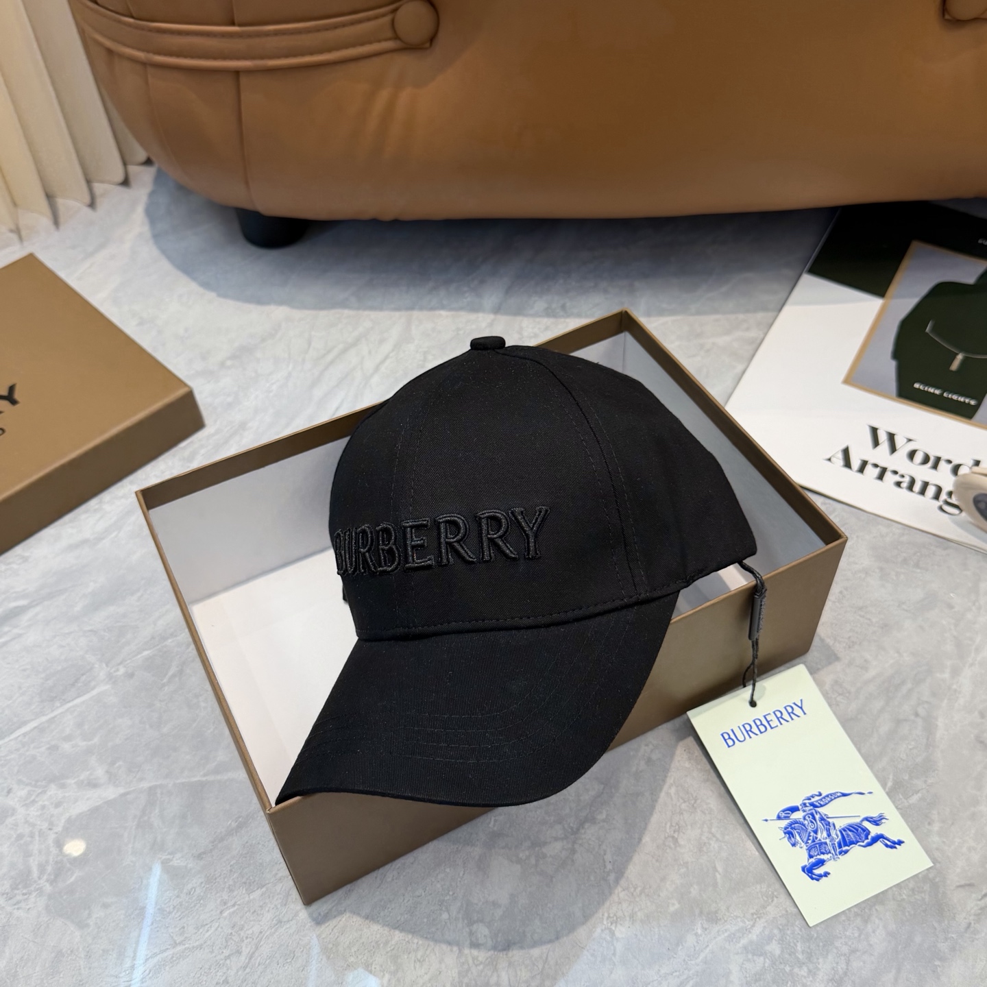🧢Burberry（巴宝莉）新款刺绣棒球帽  专柜热卖款纯棉内里，完美版型，原厂品质，独家实物拍摄，男女
