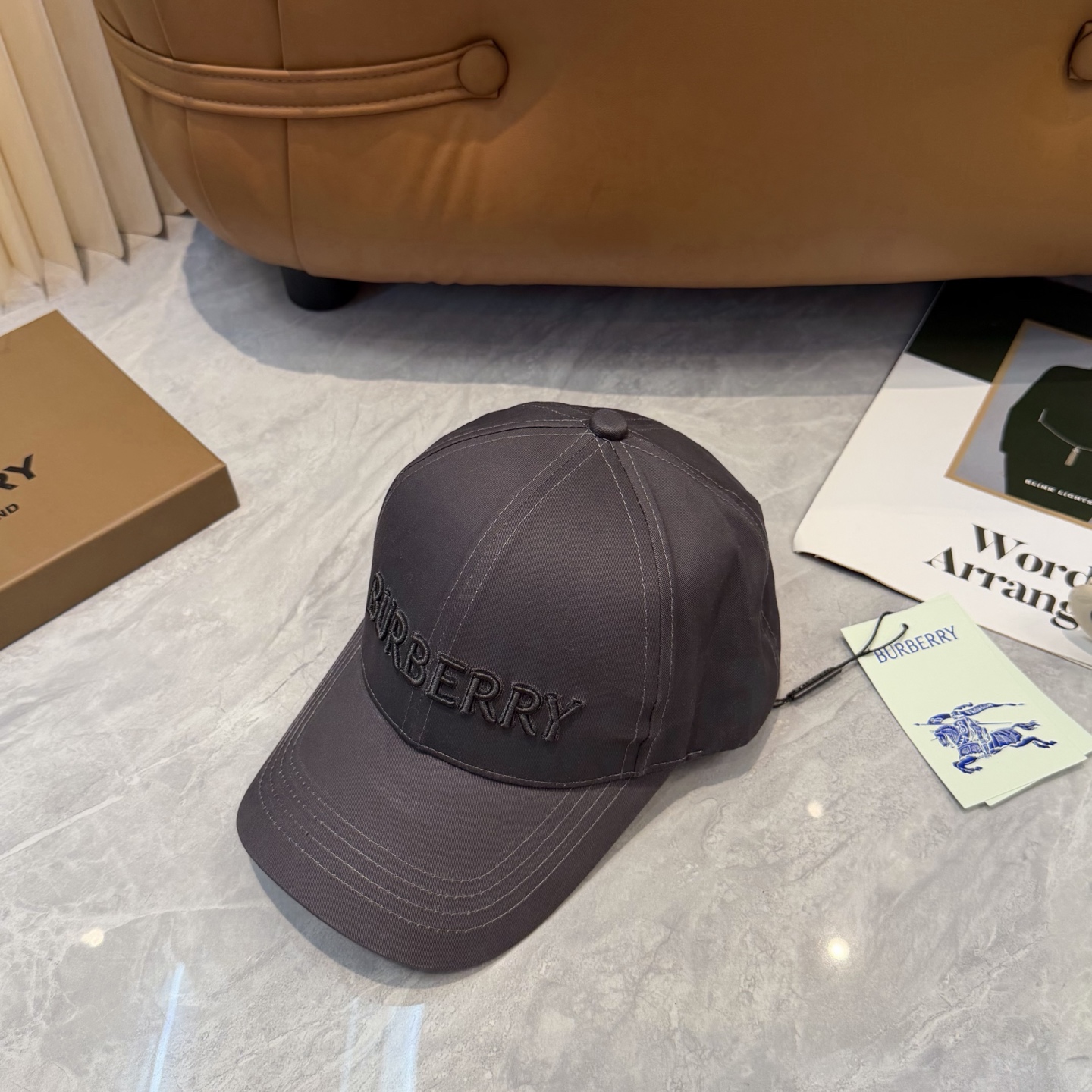 🧢Burberry（巴宝莉）新款刺绣棒球帽  专柜热卖款纯棉内里，完美版型，原厂品质，独家实物拍摄，男女