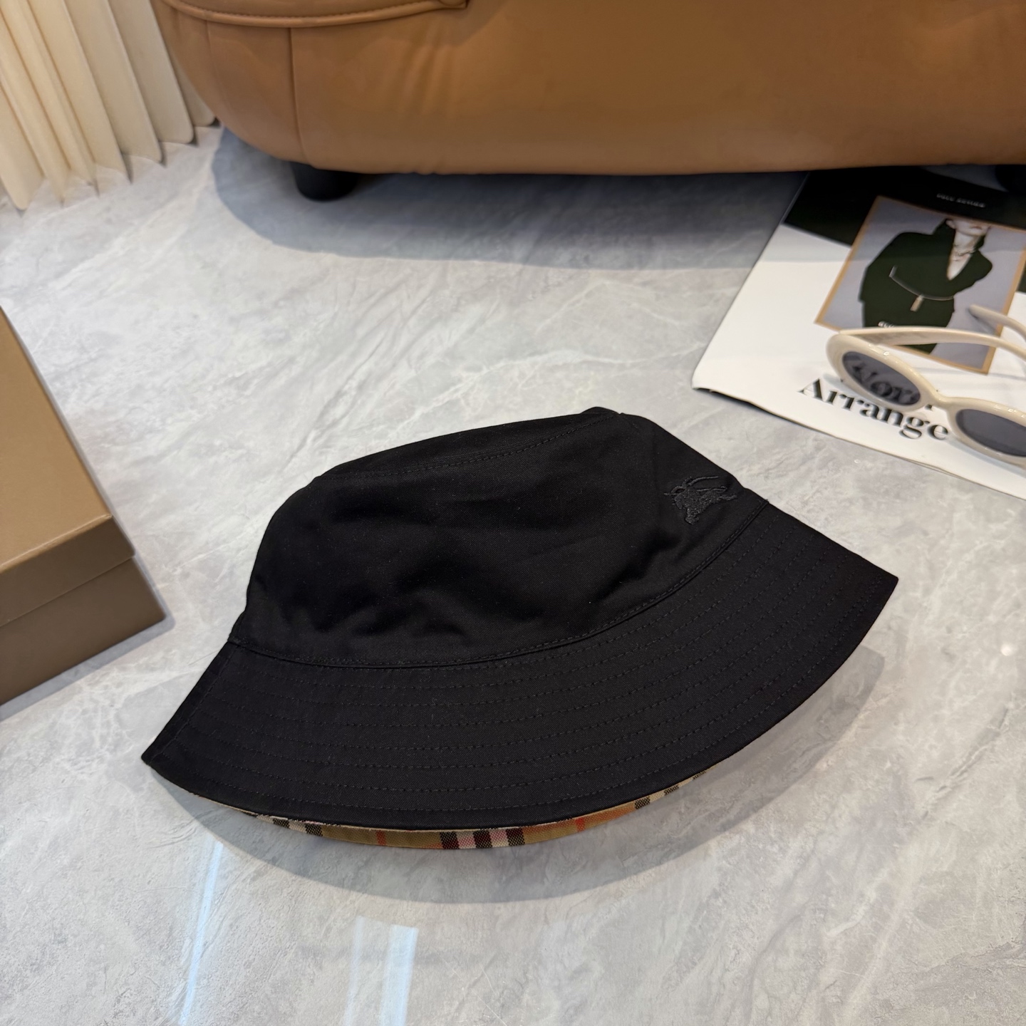 Burberry（巴宝莉）双面渔夫帽  专柜热卖轻盈透气。完美版型，独家实物拍摄，男女适用！👉