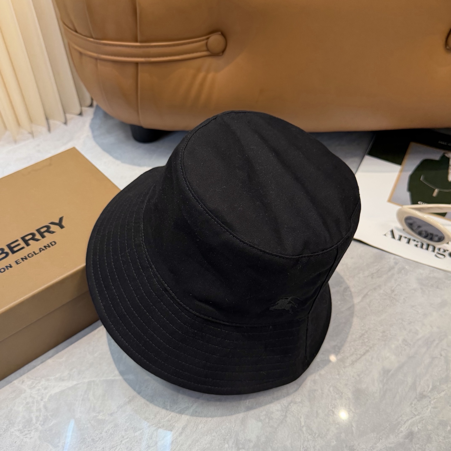 Burberry（巴宝莉）双面渔夫帽  专柜热卖轻盈透气。完美版型，独家实物拍摄，男女适用！👉