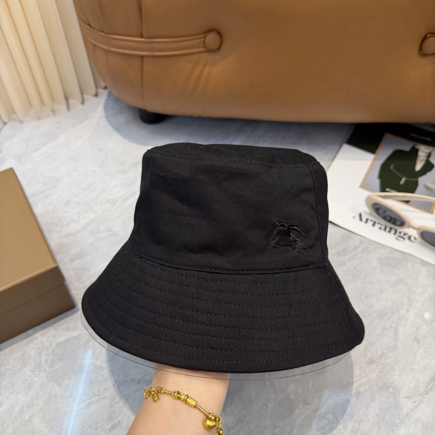 Burberry Burberry（巴宝莉）双面渔夫帽 轻盈透气。完美版型，独家 摄，男女适用