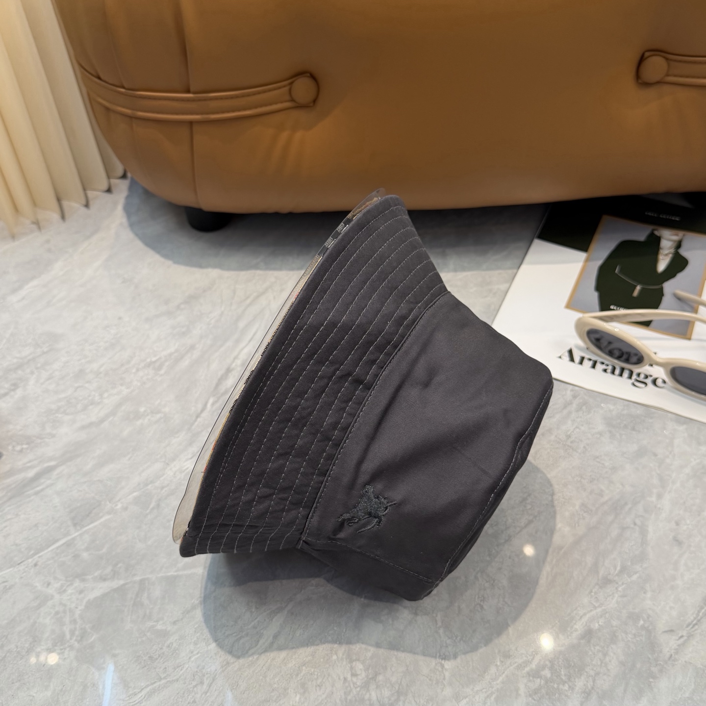 Burberry（巴宝莉）双面渔夫帽  专柜热卖轻盈透气。完美版型，独家实物拍摄，男女适用！👉