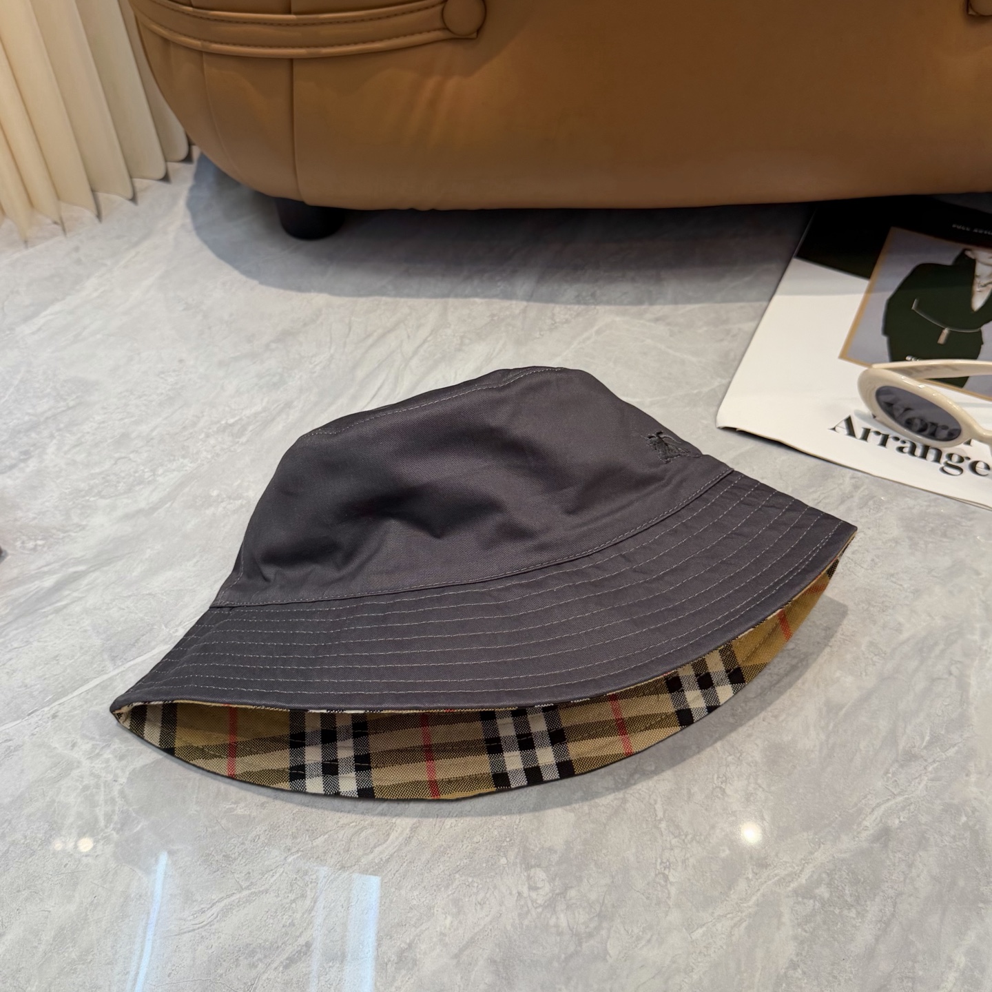 Burberry（巴宝莉）双面渔夫帽  专柜热卖轻盈透气。完美版型，独家实物拍摄，男女适用！👉