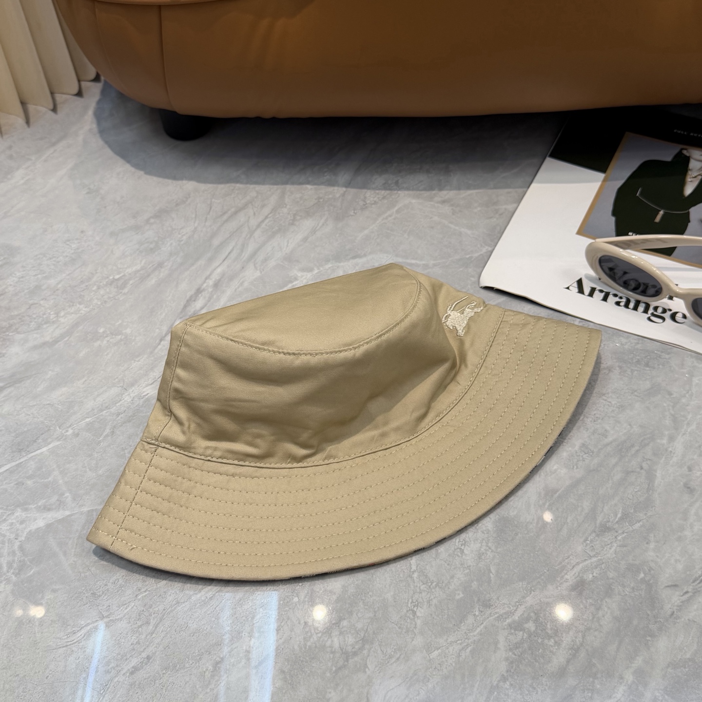 Burberry（巴宝莉）双面渔夫帽  专柜热卖轻盈透气。完美版型，独家实物拍摄，男女适用！👉