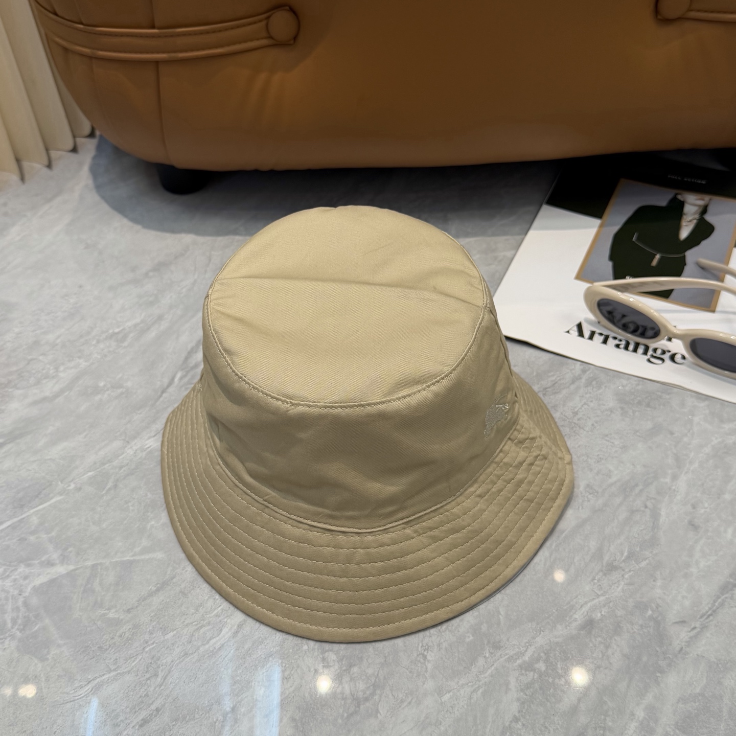 Burberry（巴宝莉）双面渔夫帽  专柜热卖轻盈透气。完美版型，独家实物拍摄，男女适用！👉