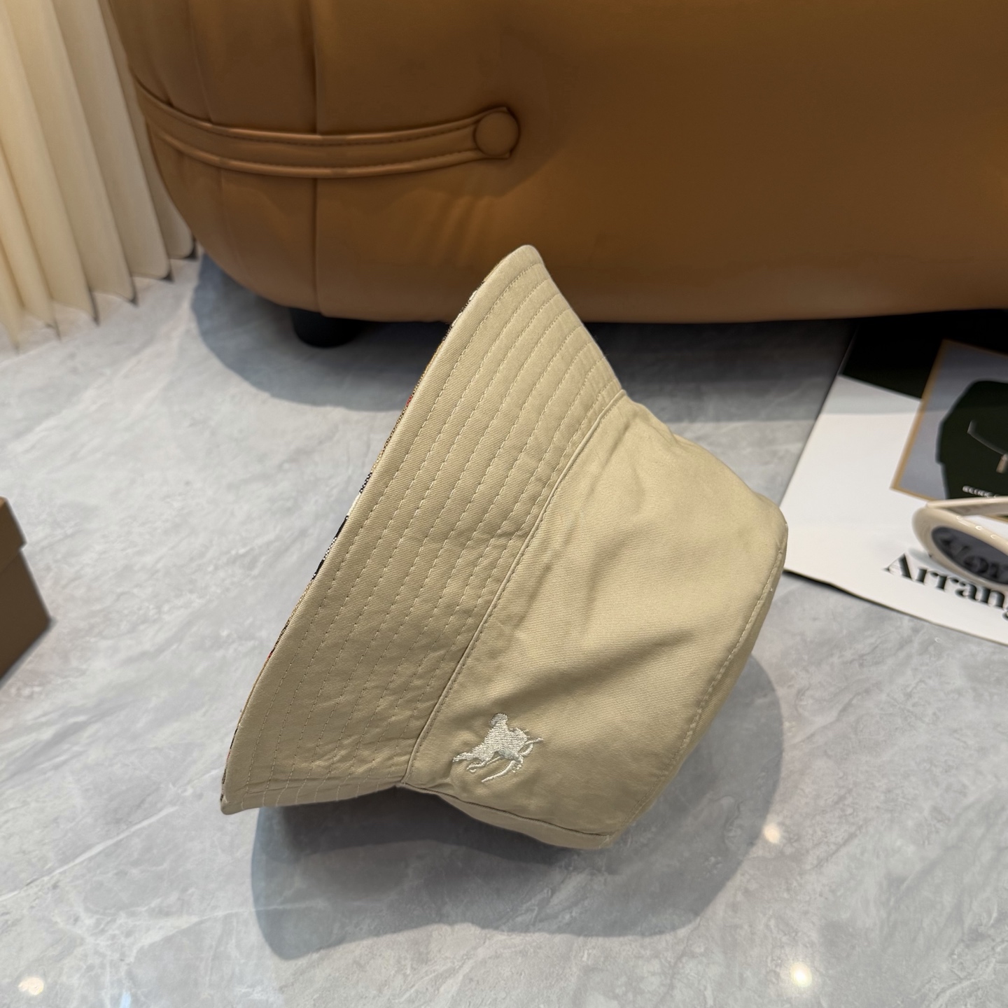 Burberry（巴宝莉）双面渔夫帽  专柜热卖轻盈透气。完美版型，独家实物拍摄，男女适用！👉