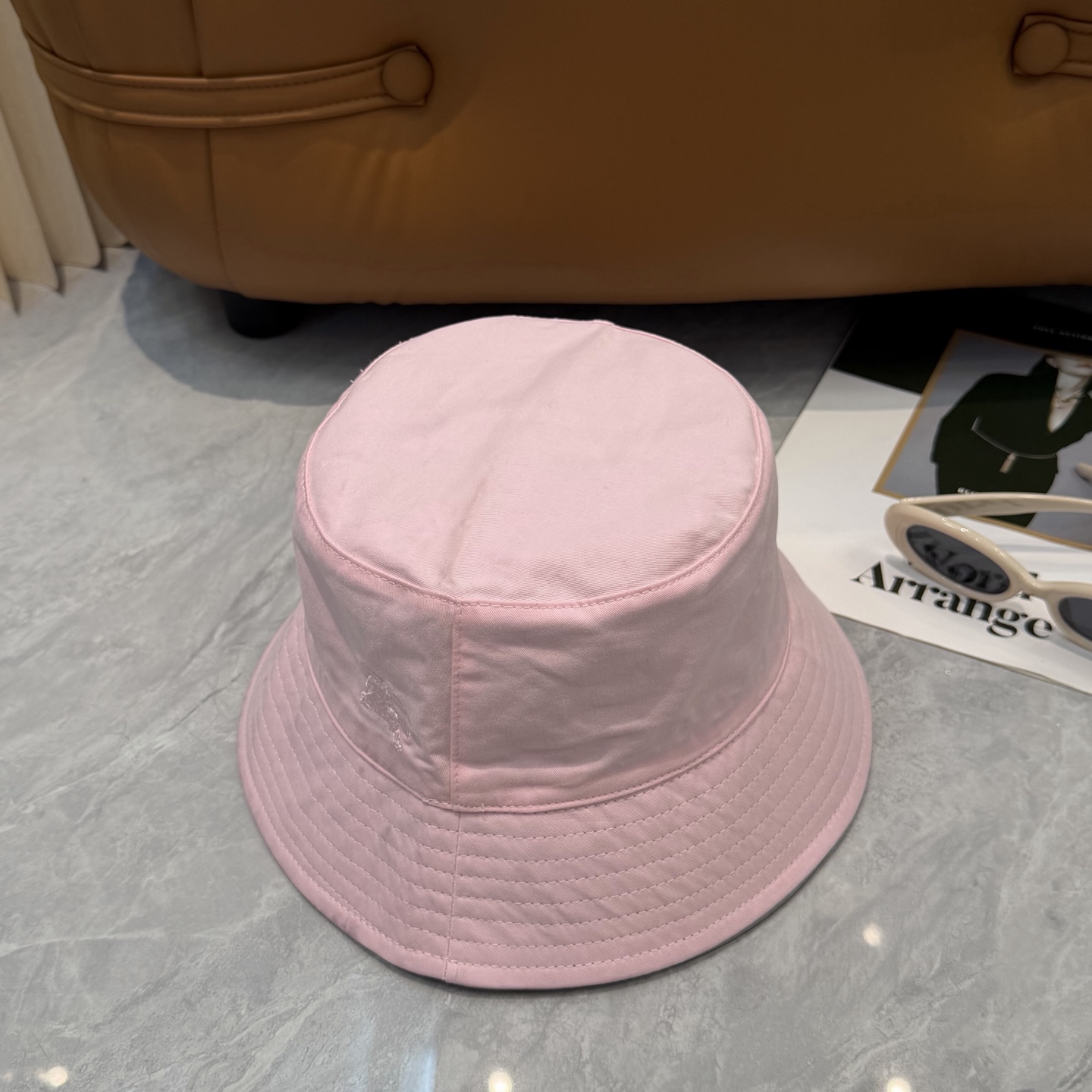 Burberry（巴宝莉）双面渔夫帽  专柜热卖轻盈透气。完美版型，独家实物拍摄，男女适用！👉
