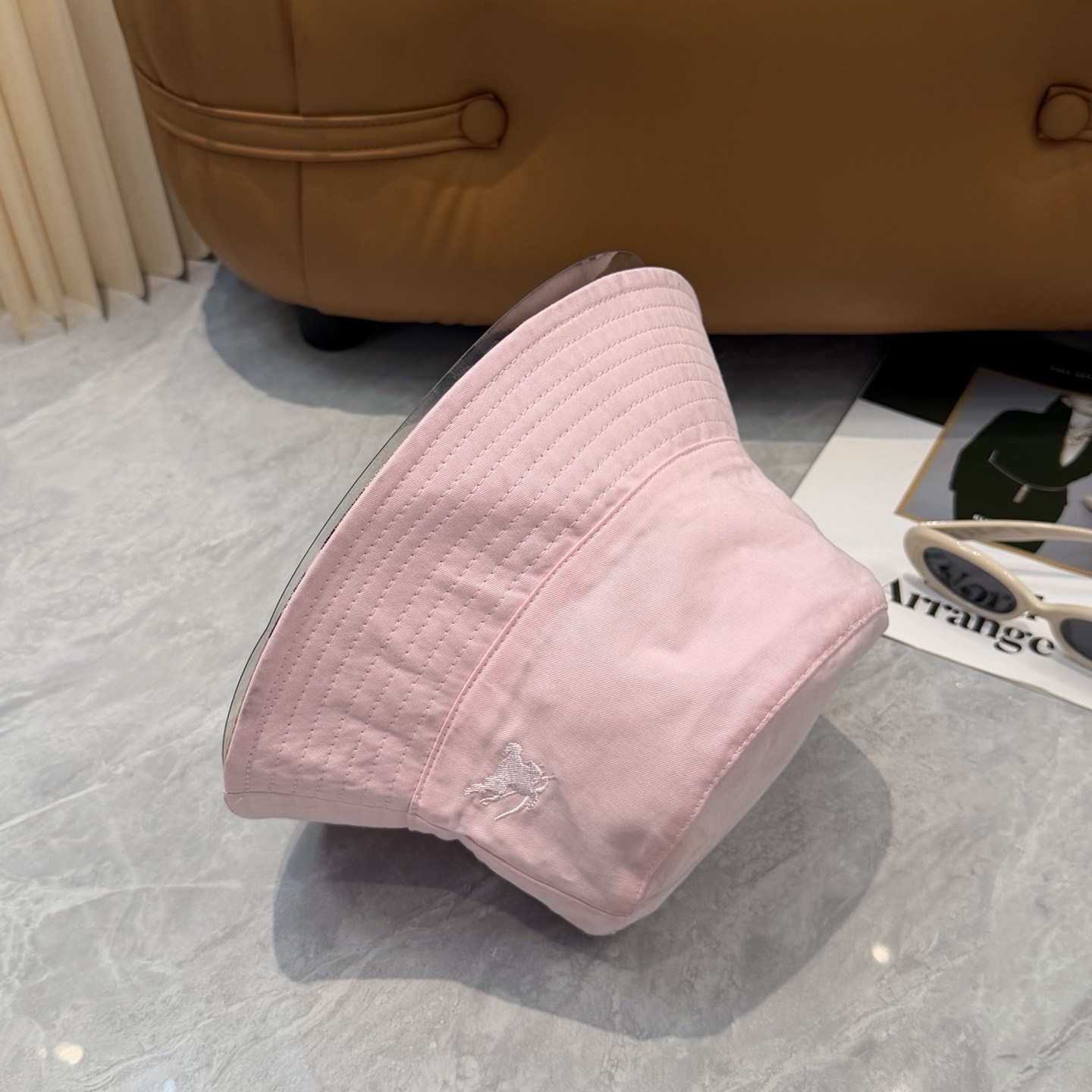 Burberry（巴宝莉）双面渔夫帽  专柜热卖轻盈透气。完美版型，独家实物拍摄，男女适用！👉