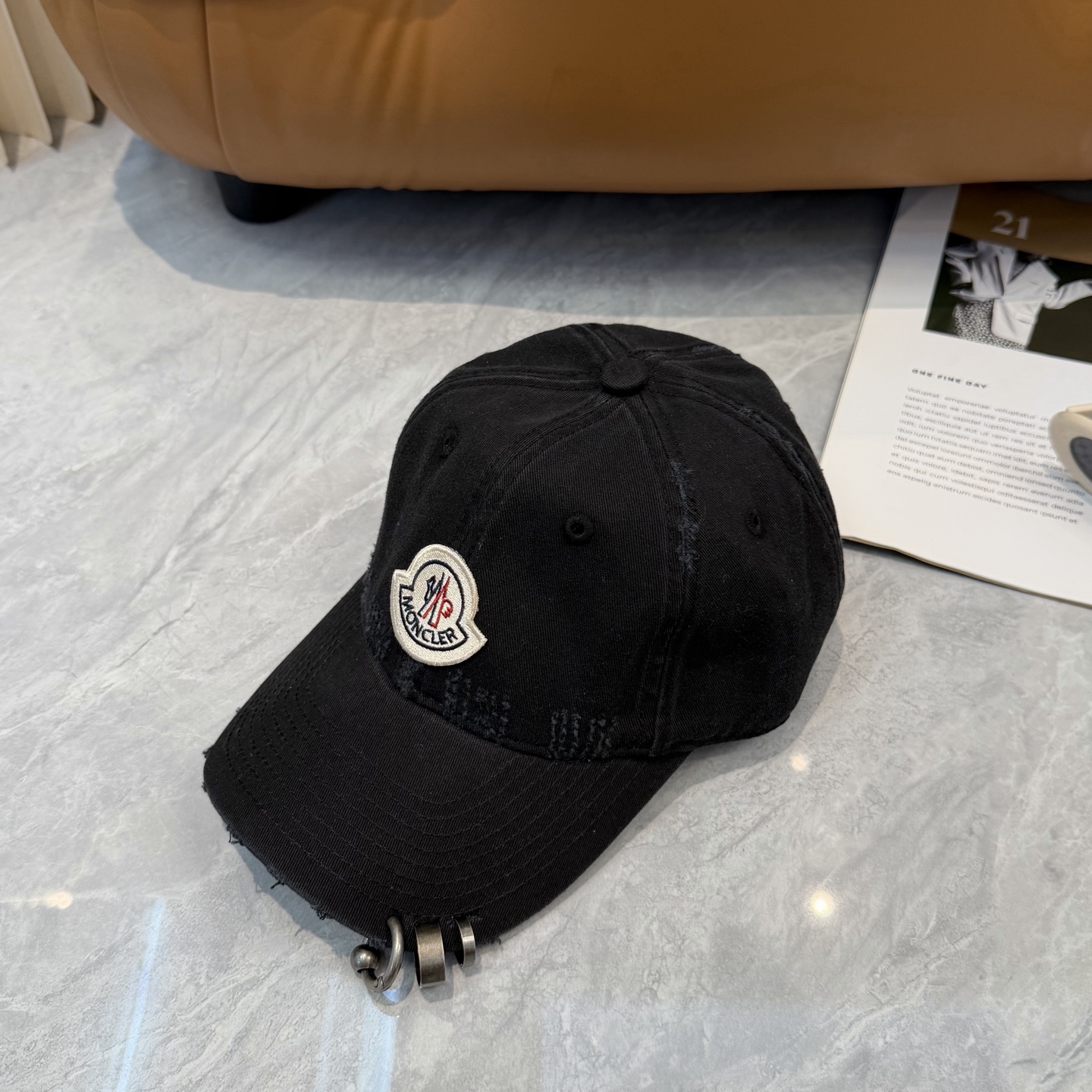 蒙口MONCLER 新款棒球帽，时尚炸街单品，风格很OK，网红.时尚博主的最爱！高品质舒适透气，凹造型很